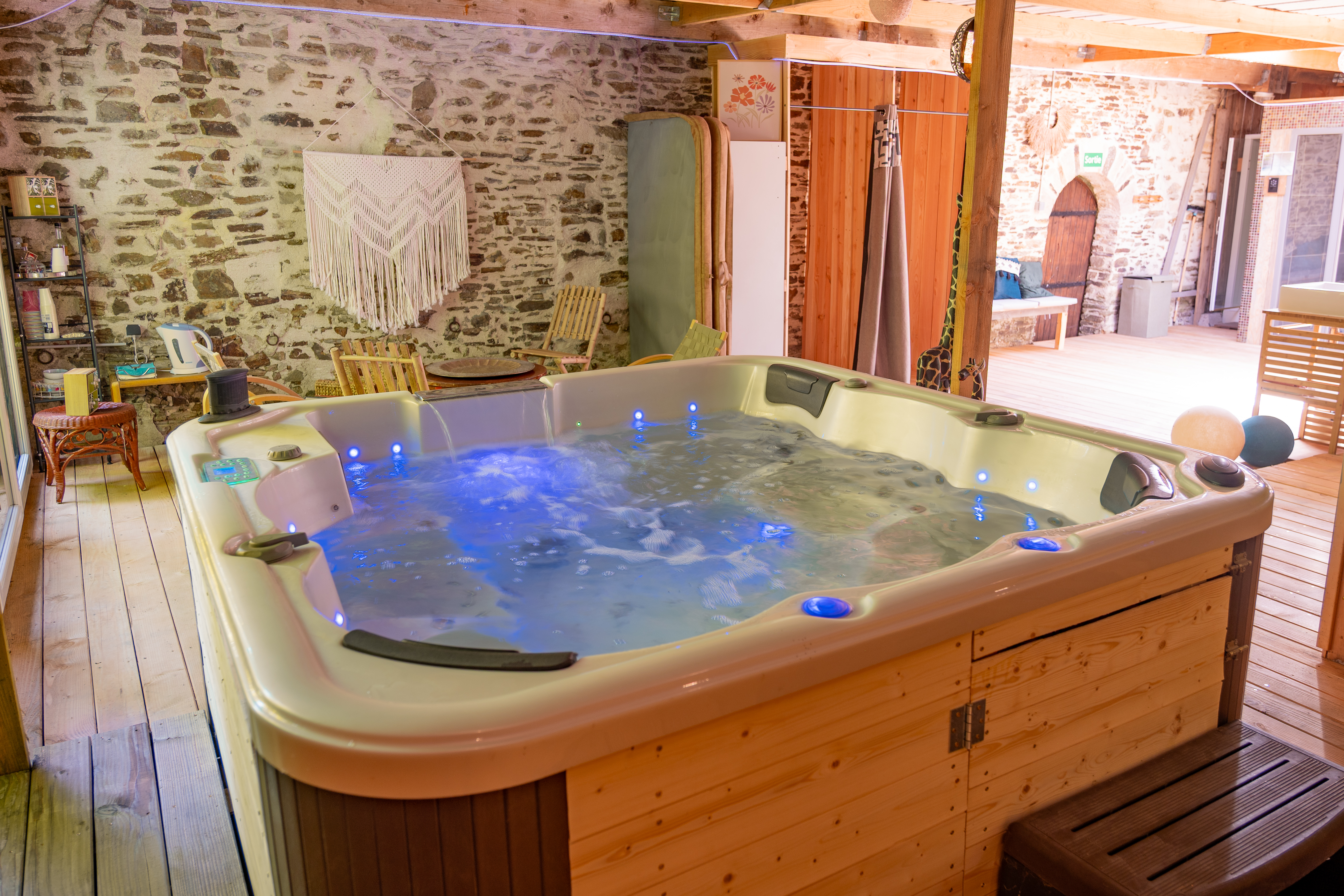 ABN - Au-Bonheur-Nomade Jacuzzi détente SPA Espace bien être relaxation
