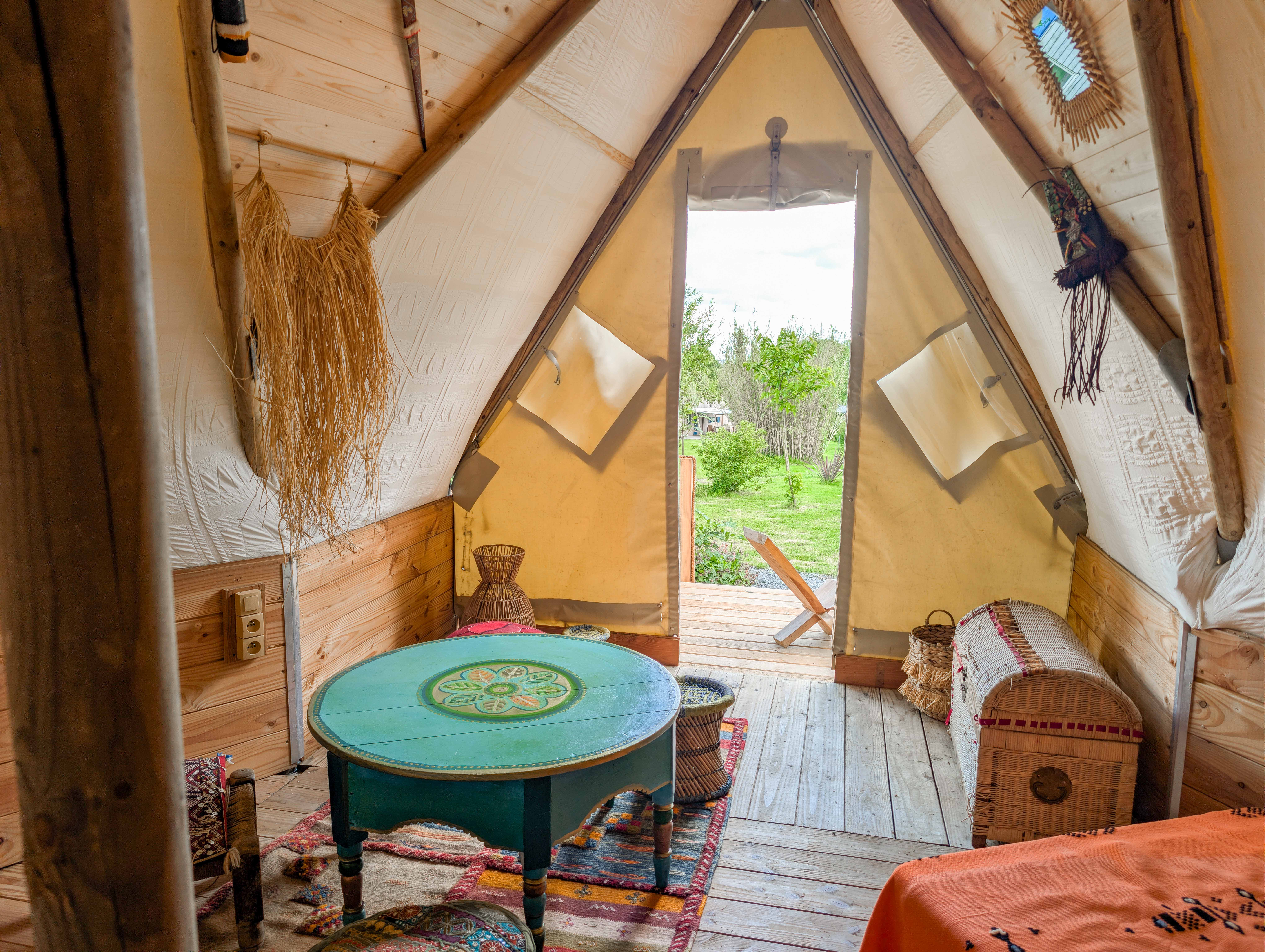 Au-Bonheur-Nomade - vue intérieure du Tipi Trappeur