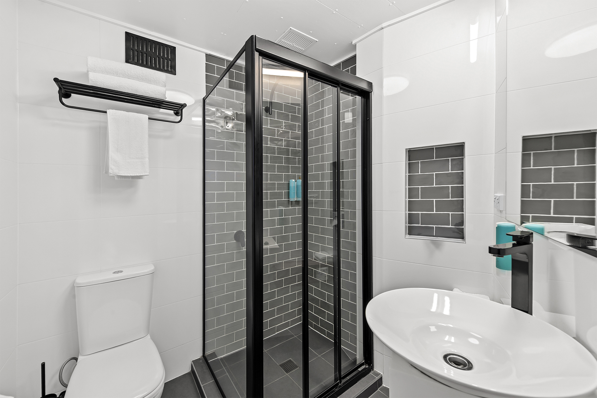 Tower Mill Hotel Brisbane guest bathroom