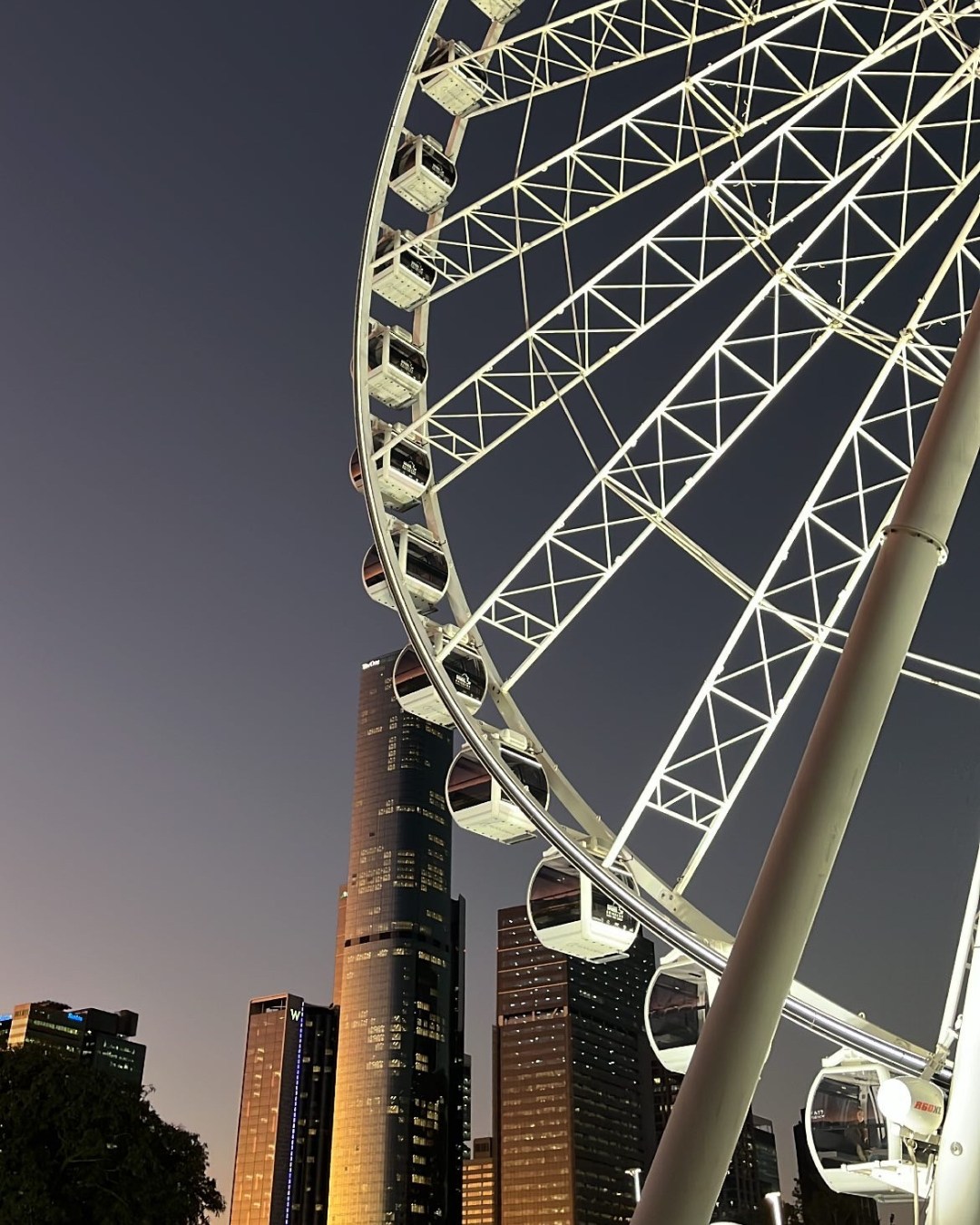 Brisbane's city skyline at dusk with The Channel Seven Wheel of Brisbane in the foreground