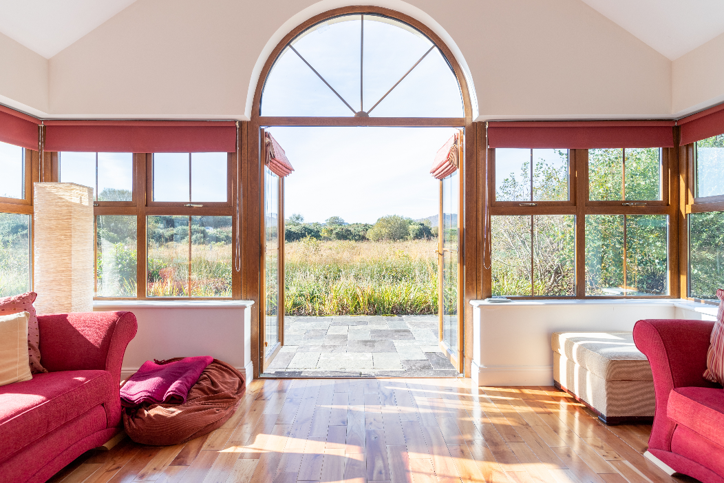 Sunroom at Álaind Lodges B&B Sneem