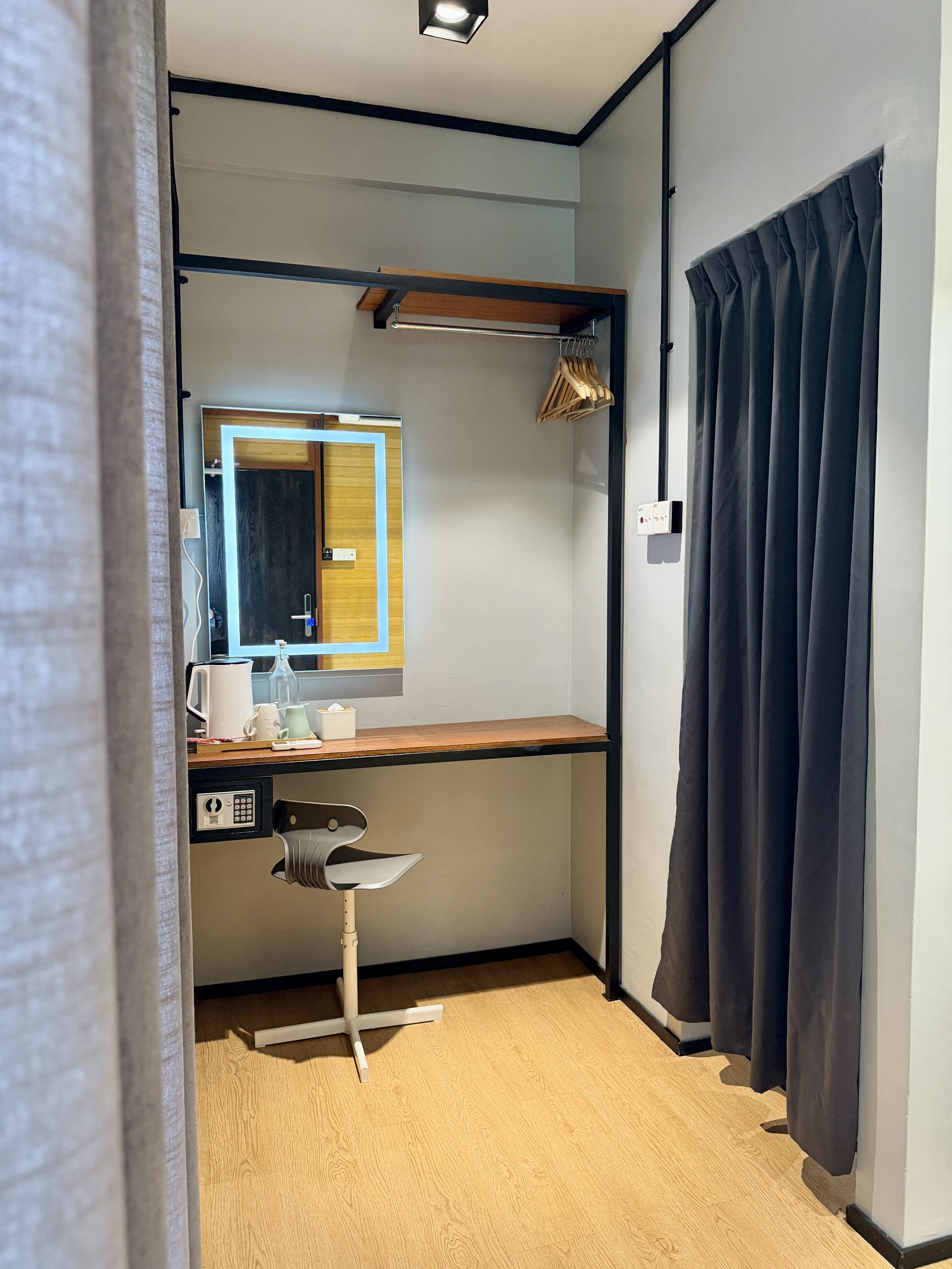 a_coral_reefs_resort_langkawi_room_desk