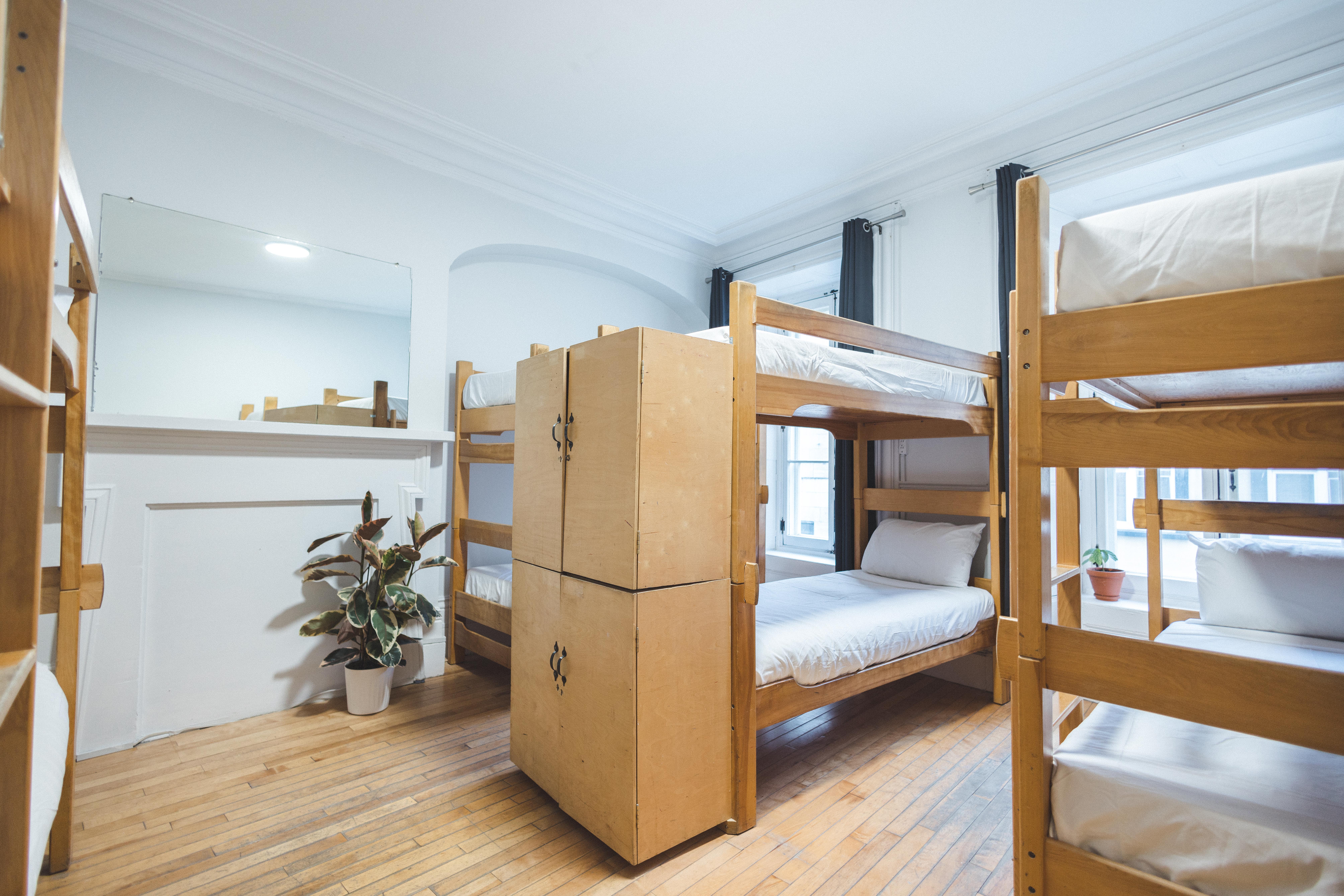 AUBERGE LOFTMAN 別注 Metis Travaille Cigar Factory penthouse loft in Northern Liberties asks $639