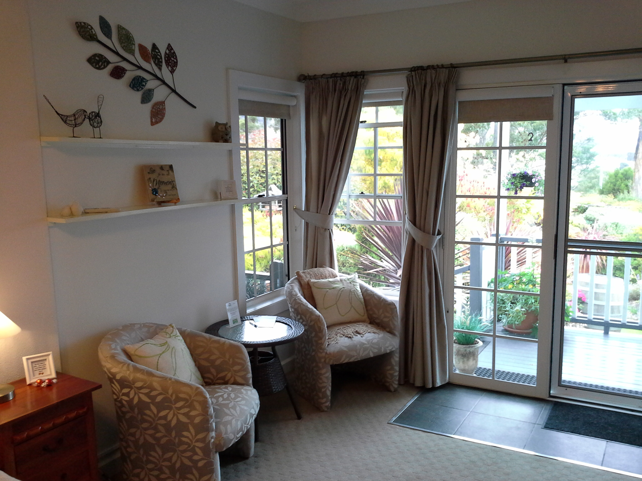 Terrace Room Seating hillsidebedandbreakfasthuonvalley.com