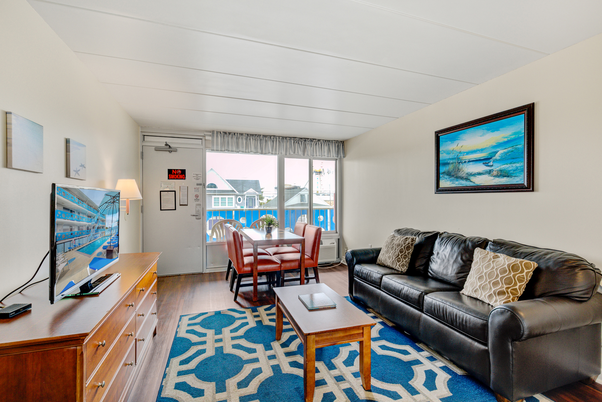 Room 206- Suite room with 2 queen beds & sofa bed | Ocean 7 Motel