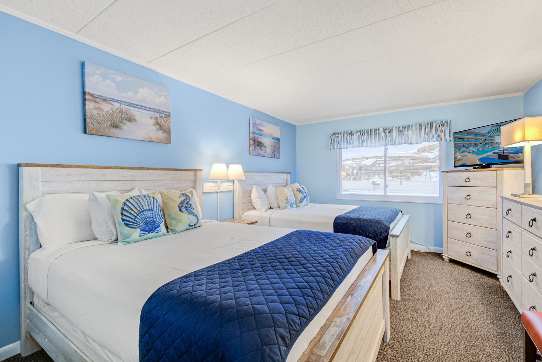 Room 406- Suite room with 2 queen beds & sofa bed | Ocean 7 Motel