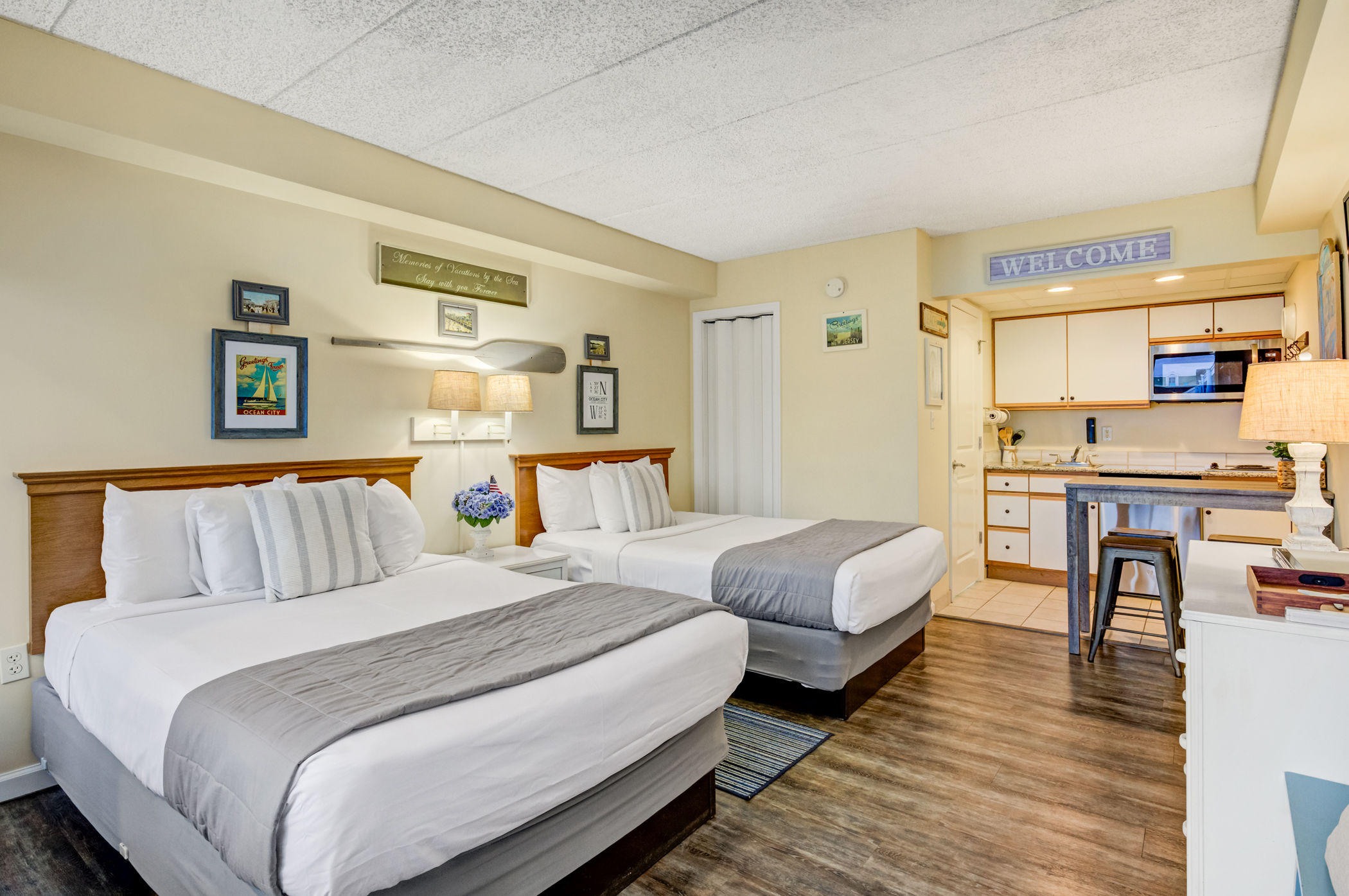 Room 423- Studio room with 2 double beds | Ocean 7 Motel