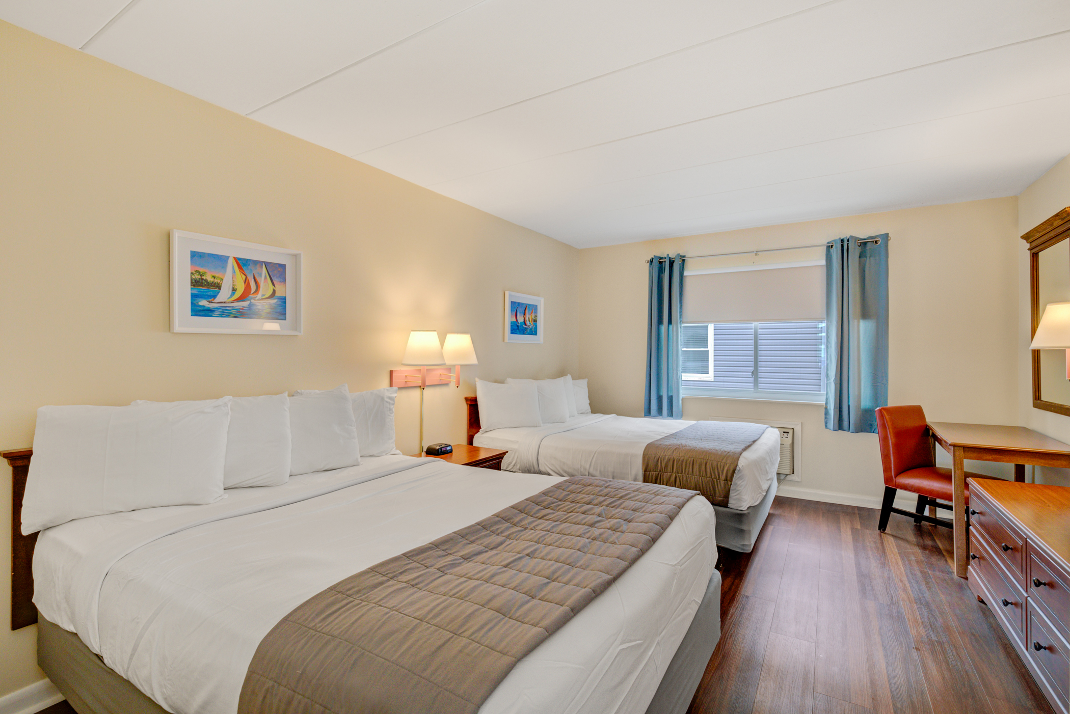 Room 206- Suite room with 2 queen beds & sofa bed | Ocean 7 Motel