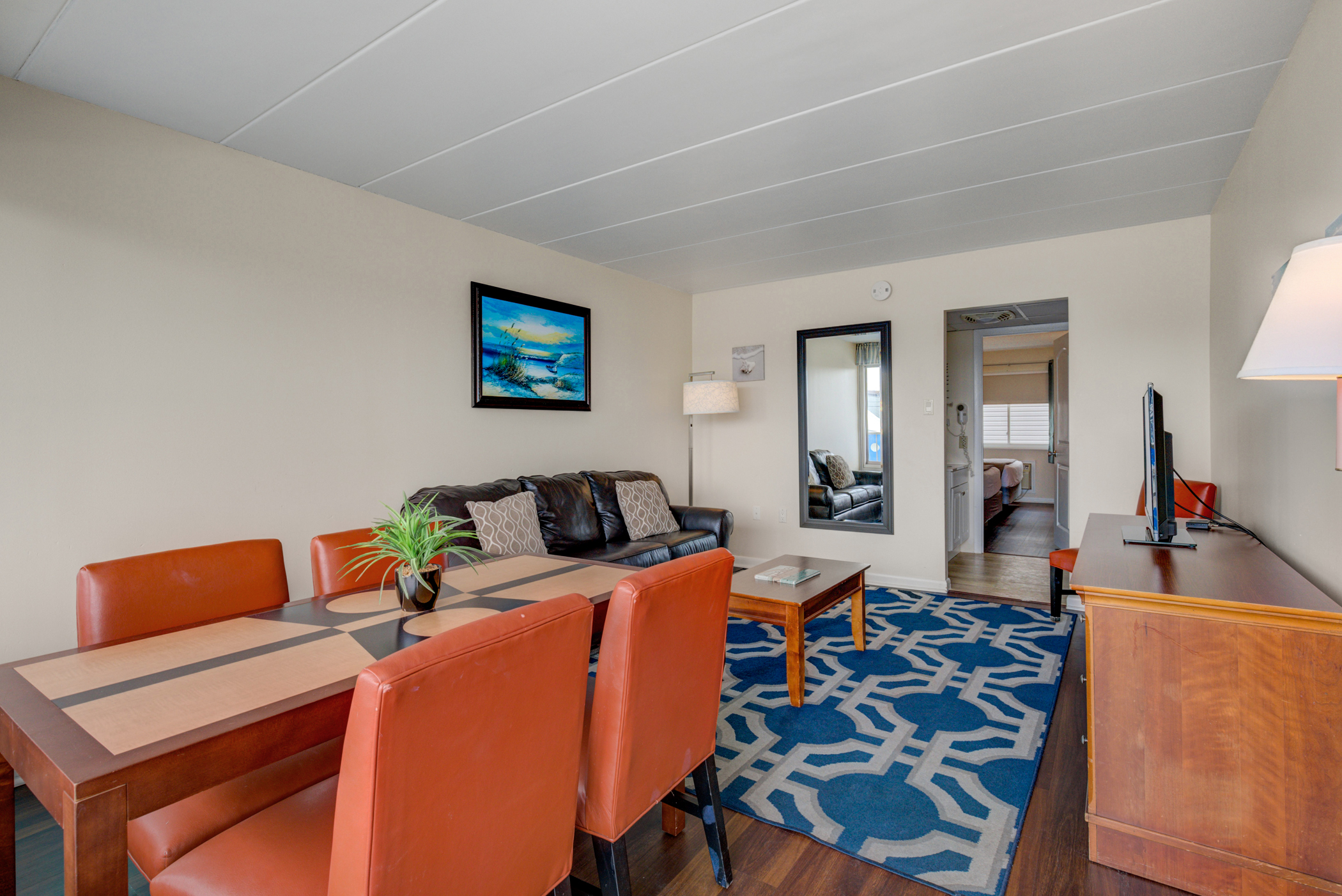 Room 206- Suite room with 2 queen beds & sofa bed | Ocean 7 Motel