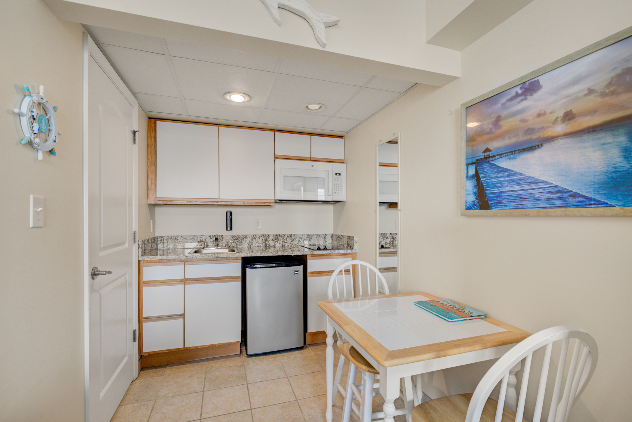 R*1様 Ocean City 600 リール Room 215-Studio room with 1 Queen & 1 Double bed | Ocean 7 Motel