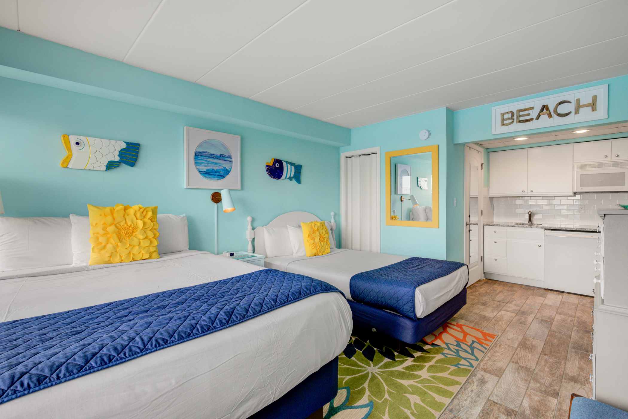 Room 218- Studio room with 1 queen & 1 double bed | Ocean 7 Motel