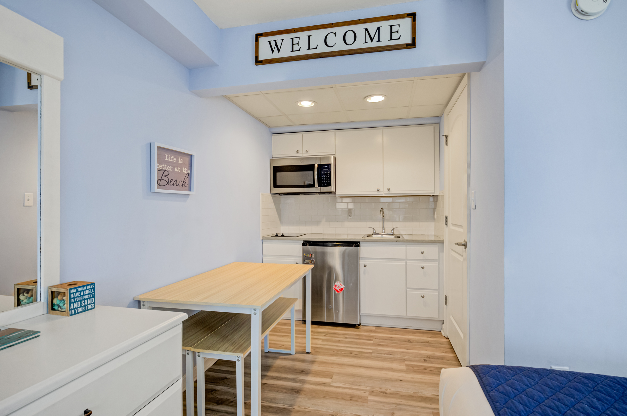 Room 422- Studio room with 2 double beds | Ocean 7 Motel