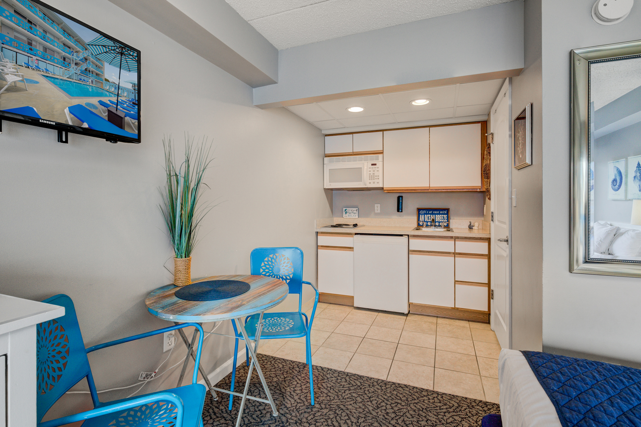 Room 322- Studio room with 2 double beds | Ocean 7 Motel