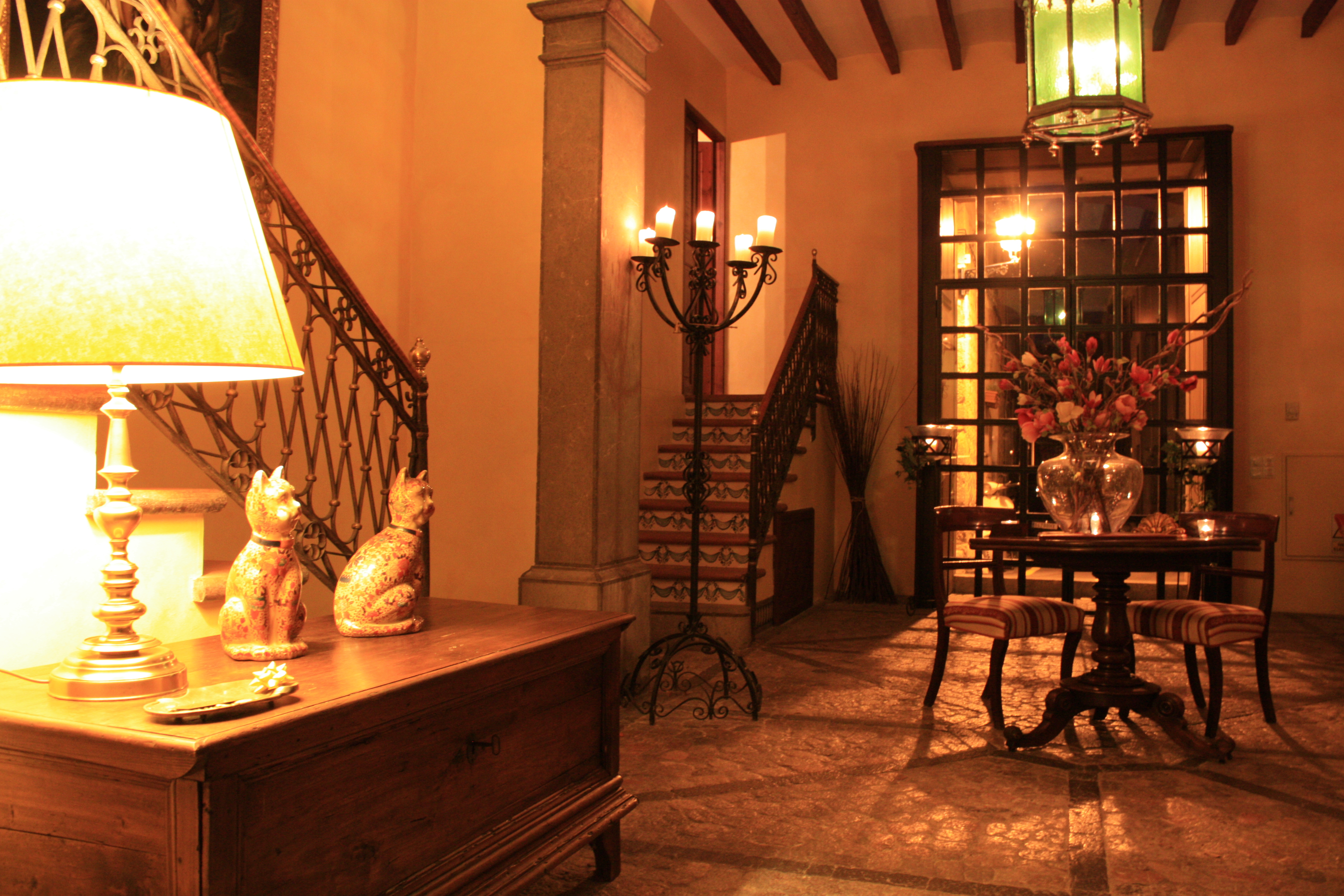 Candle lit entrance hallway of the Salvia at night.