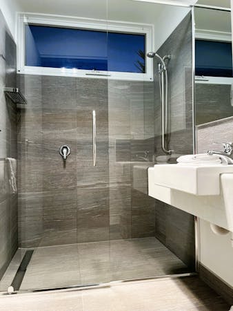 Sandpiper Villa shower room