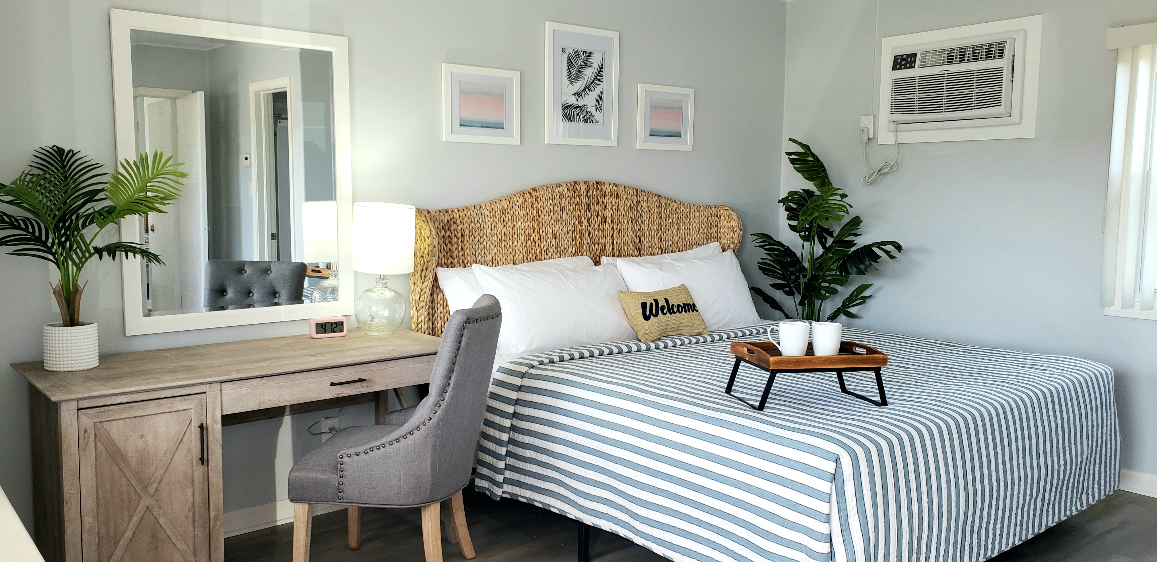 Luxury king hotel suite with desk Beulah Michigan 1