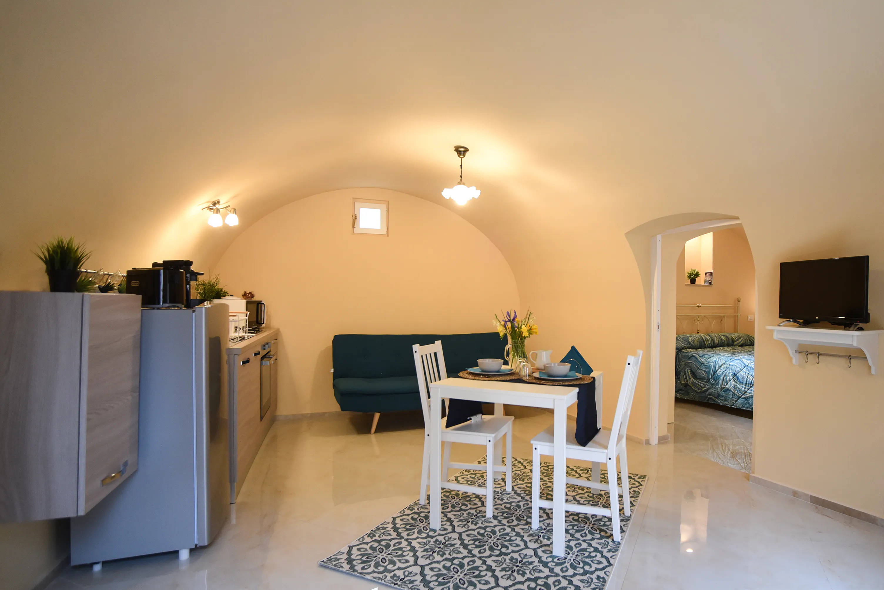 In-Room Dining - Standard East