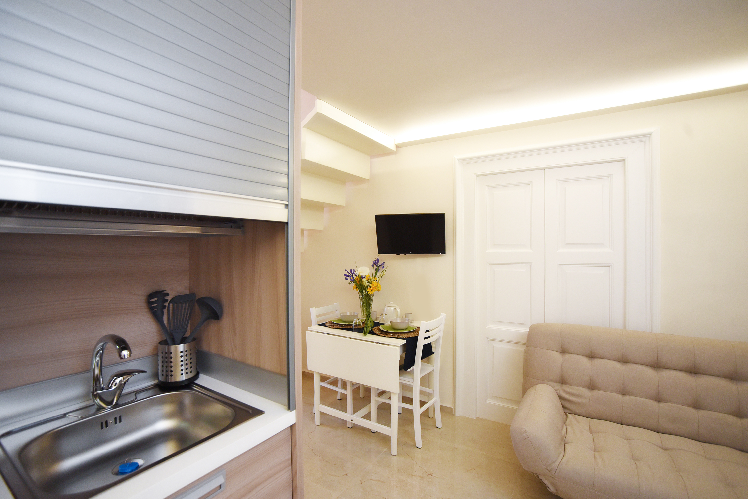 In-Room Kitchenette - Standard West