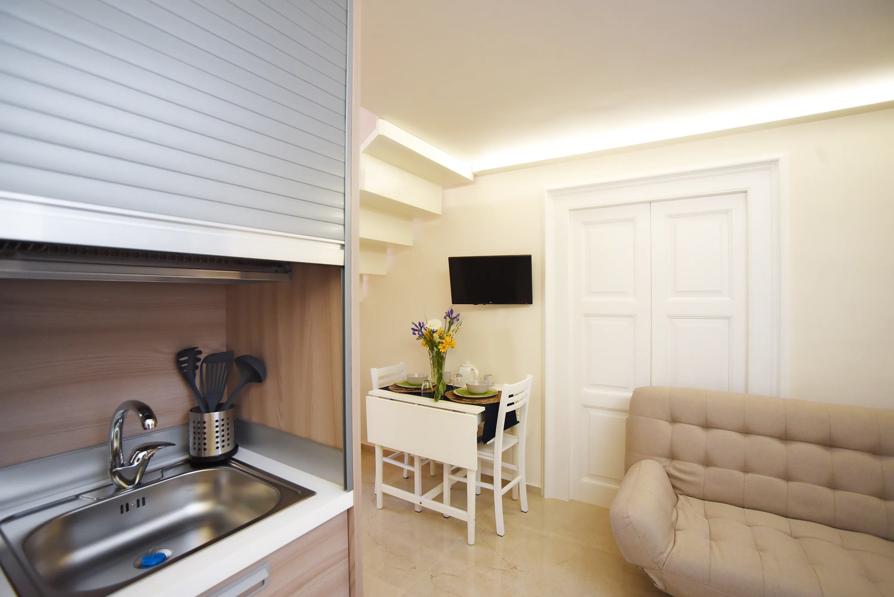 In-Room Kitchenette - Standard West