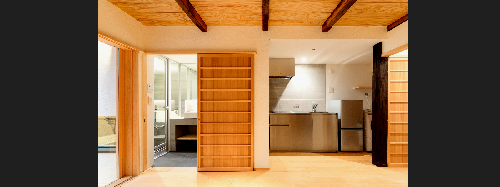 BenTen West Machiya in Kyoto - Kitchenette and Bathroom