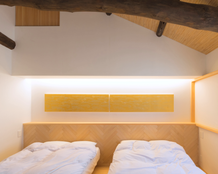 BenTen East Machiya in Kyoto - Western Room with artwork from Kirakaracho