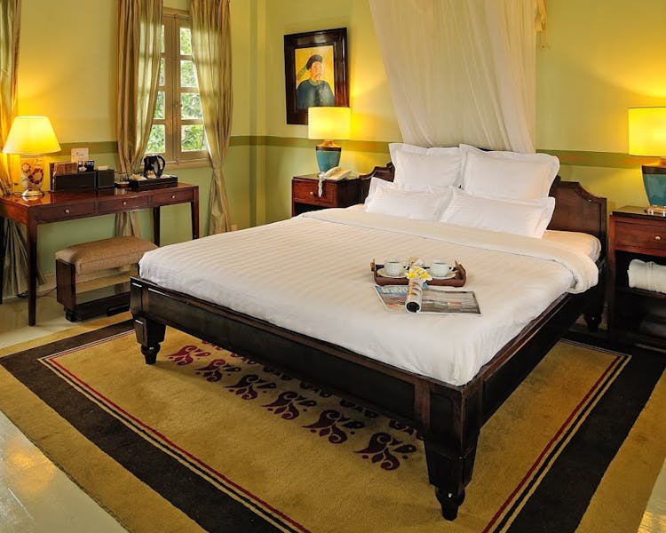 Villa Maly superior room king bed