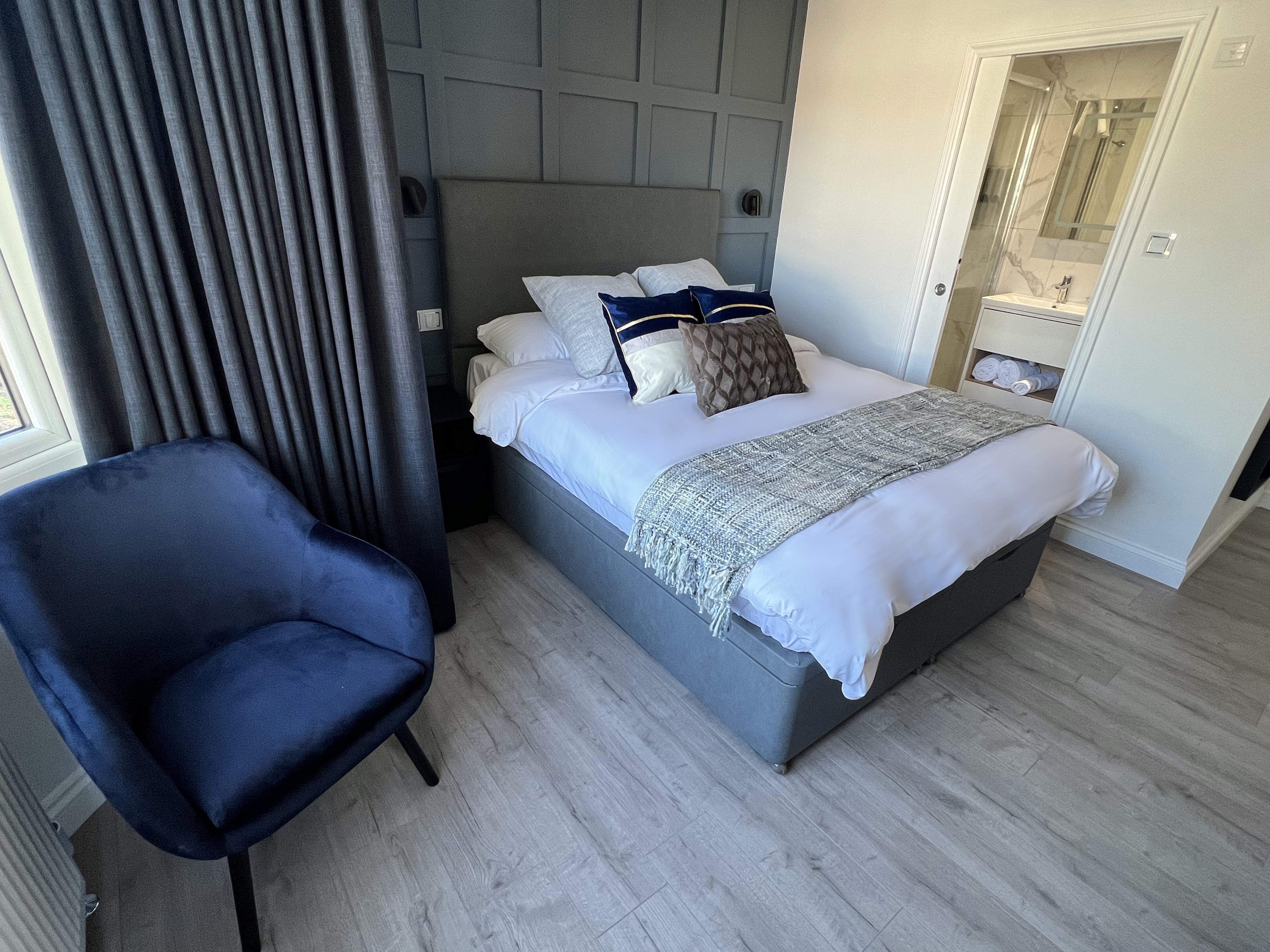 United Home B&B guest bedroom Victoria Harbour Room