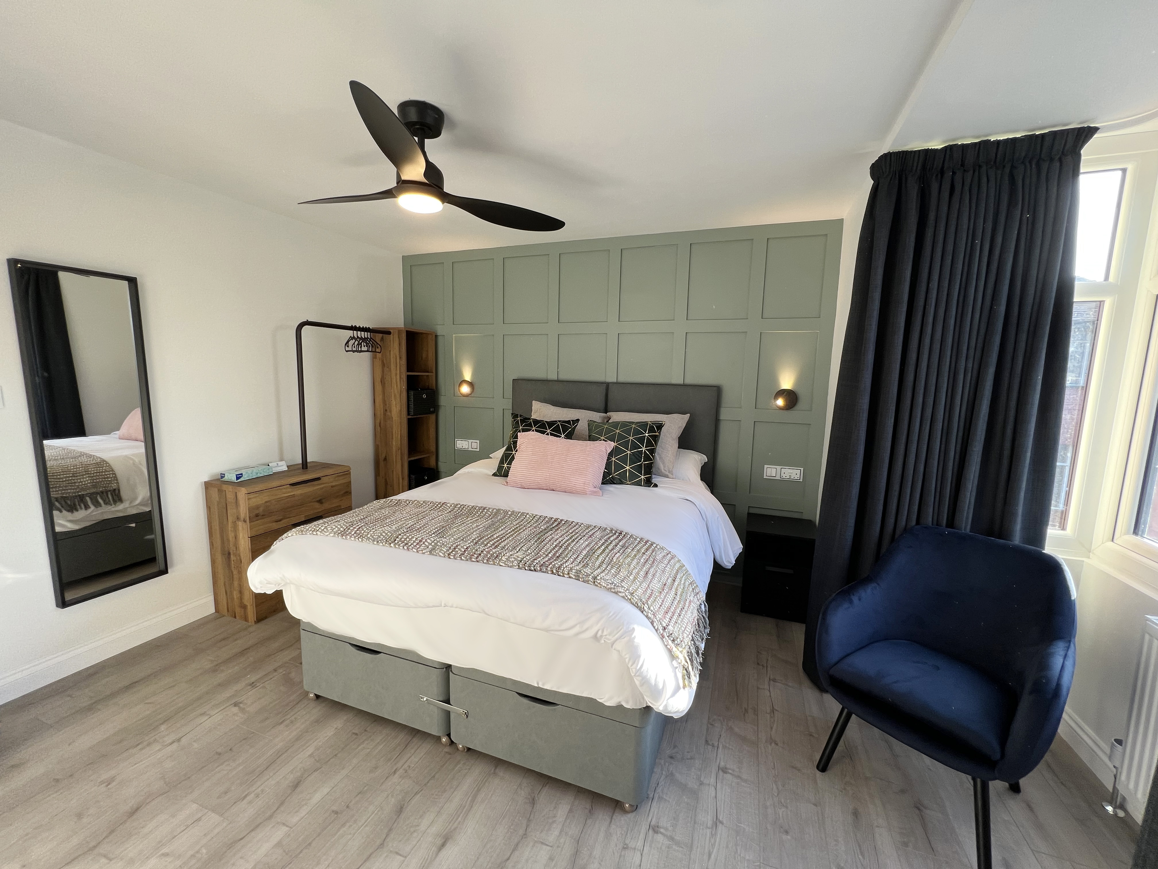 United Home B&B guest bedroom Victoria Peak Room