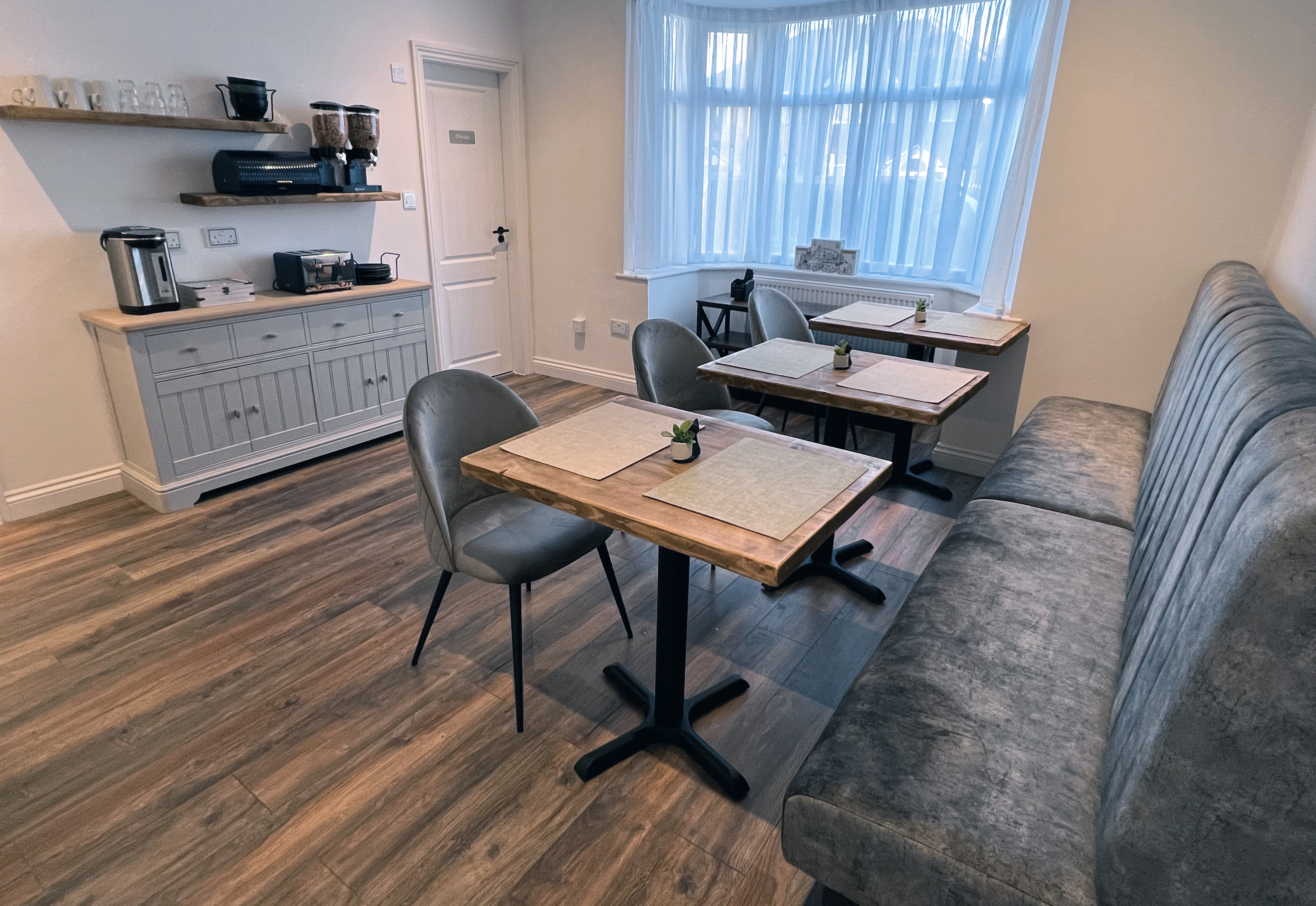 United Home B&B guest lounge breakfast room