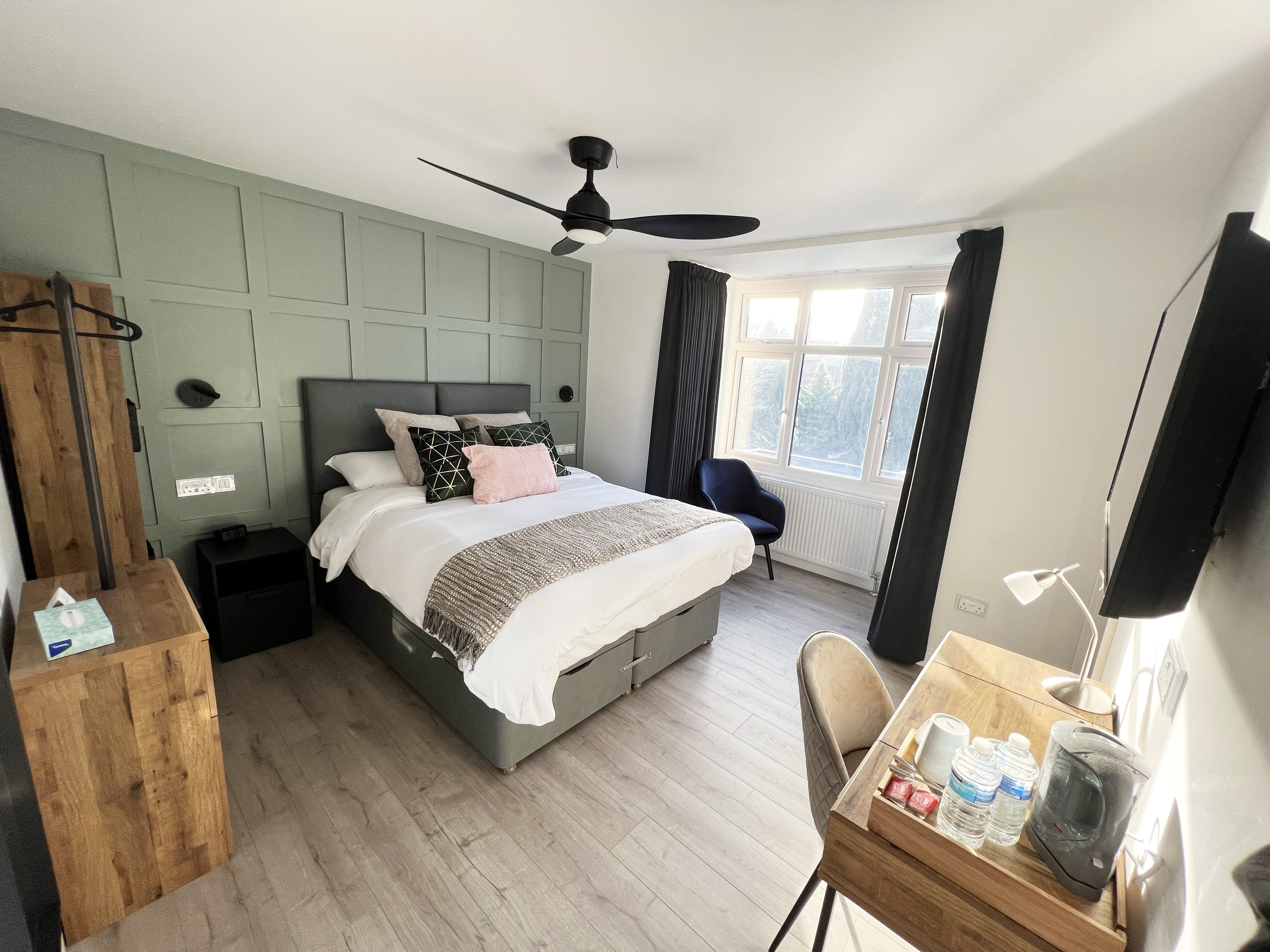 United Home B&B guest bedroom Victoria Peak Room