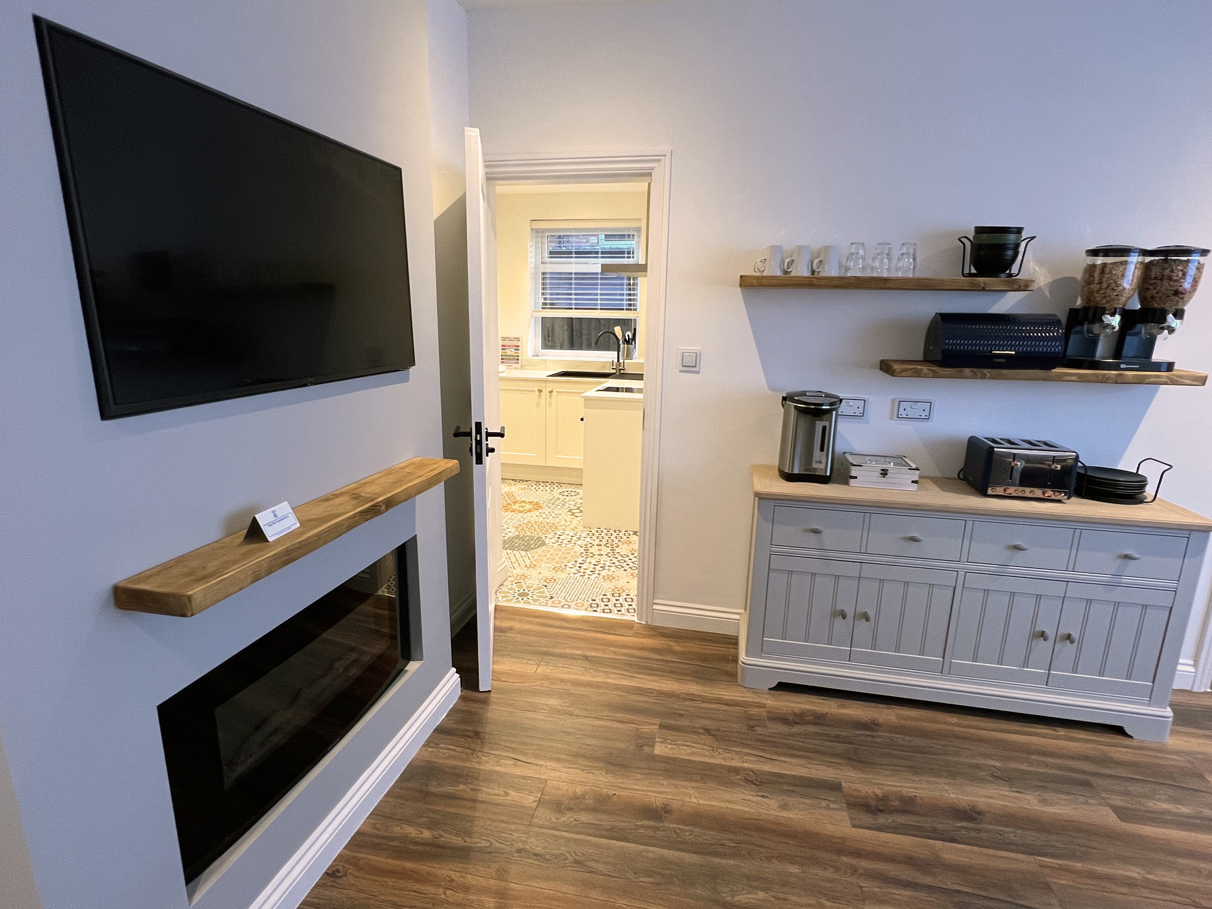 United Home B&B guest lounge breakfast room