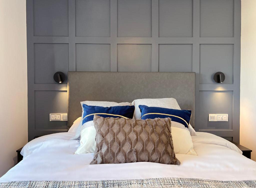 United Home B&B guest bedroom Victoria Harbour Room