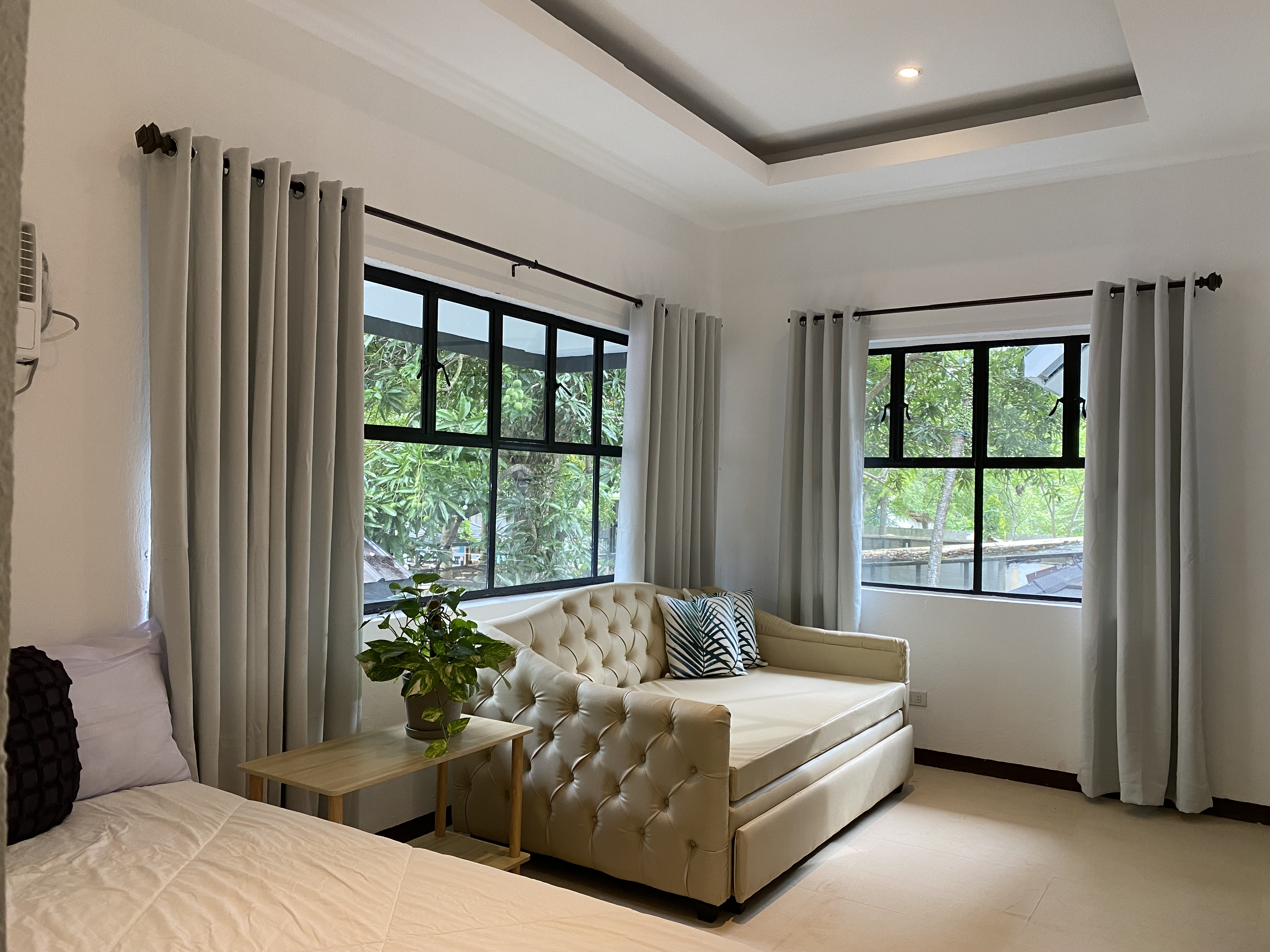 1st bedroom with double size bed and daybed with pullout bed.