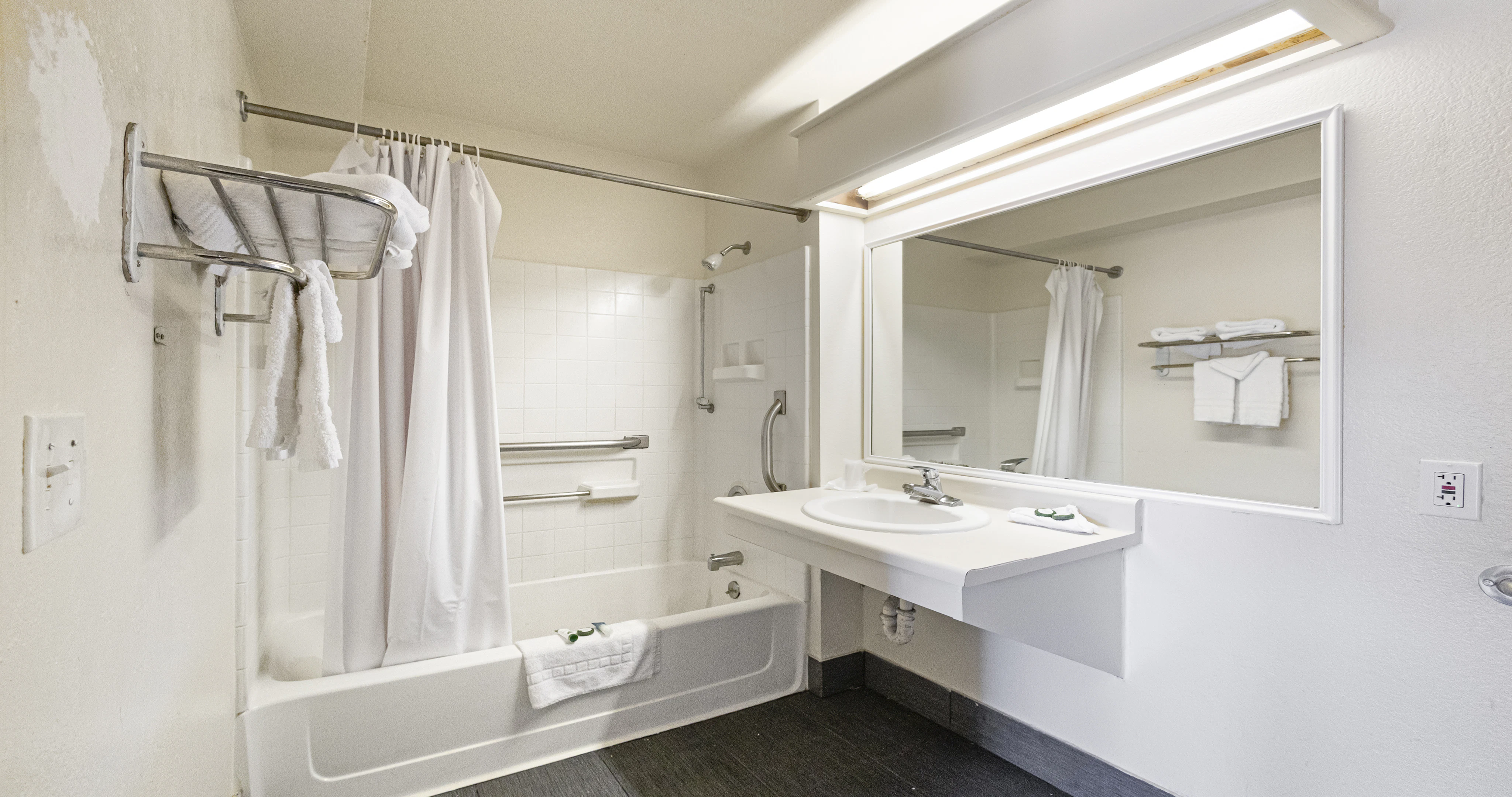 Budget Inn — photo