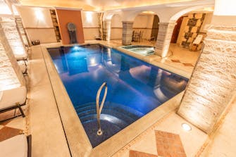 El Terma Spa de Villa María Cristina ofrece una experiencia de relajación única en un entorno de estilo romano.