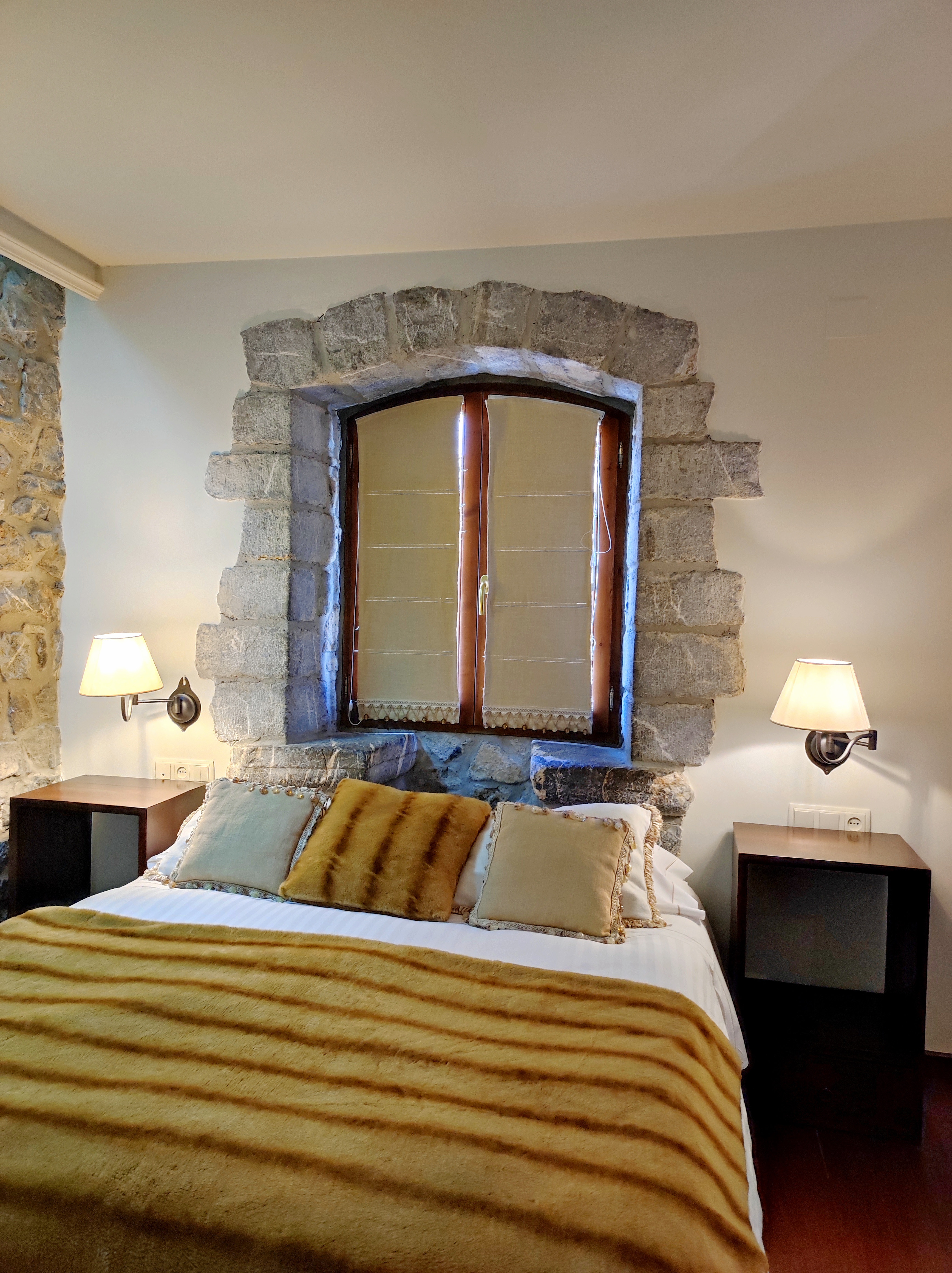 HABITACION DOBLE ESCARRILLA