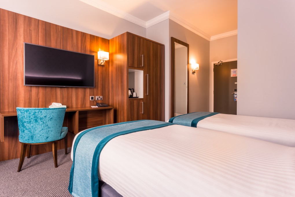 Home Carlton Hotel - 