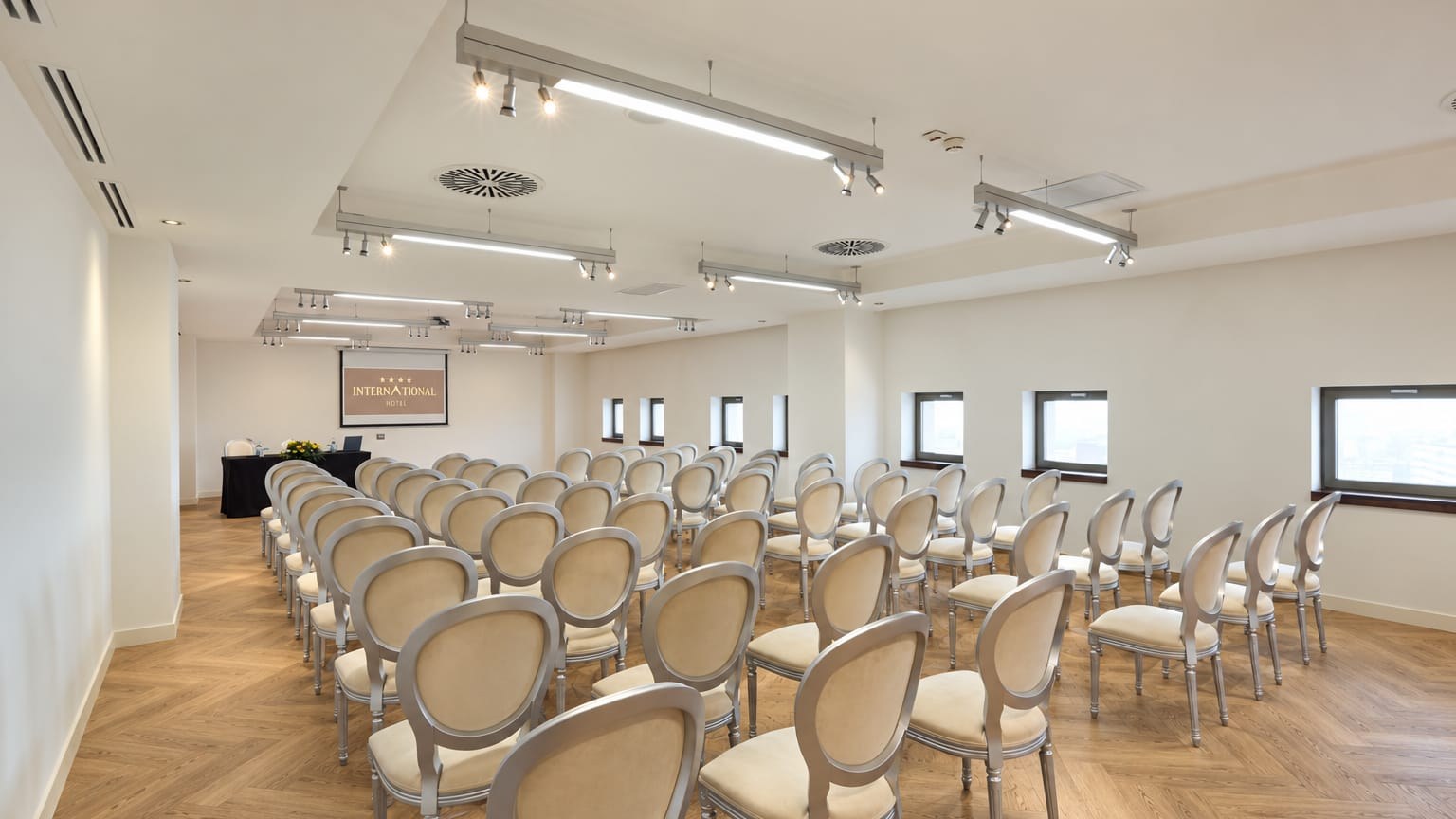 Belvedere hall on the 11th floor with natural daylight