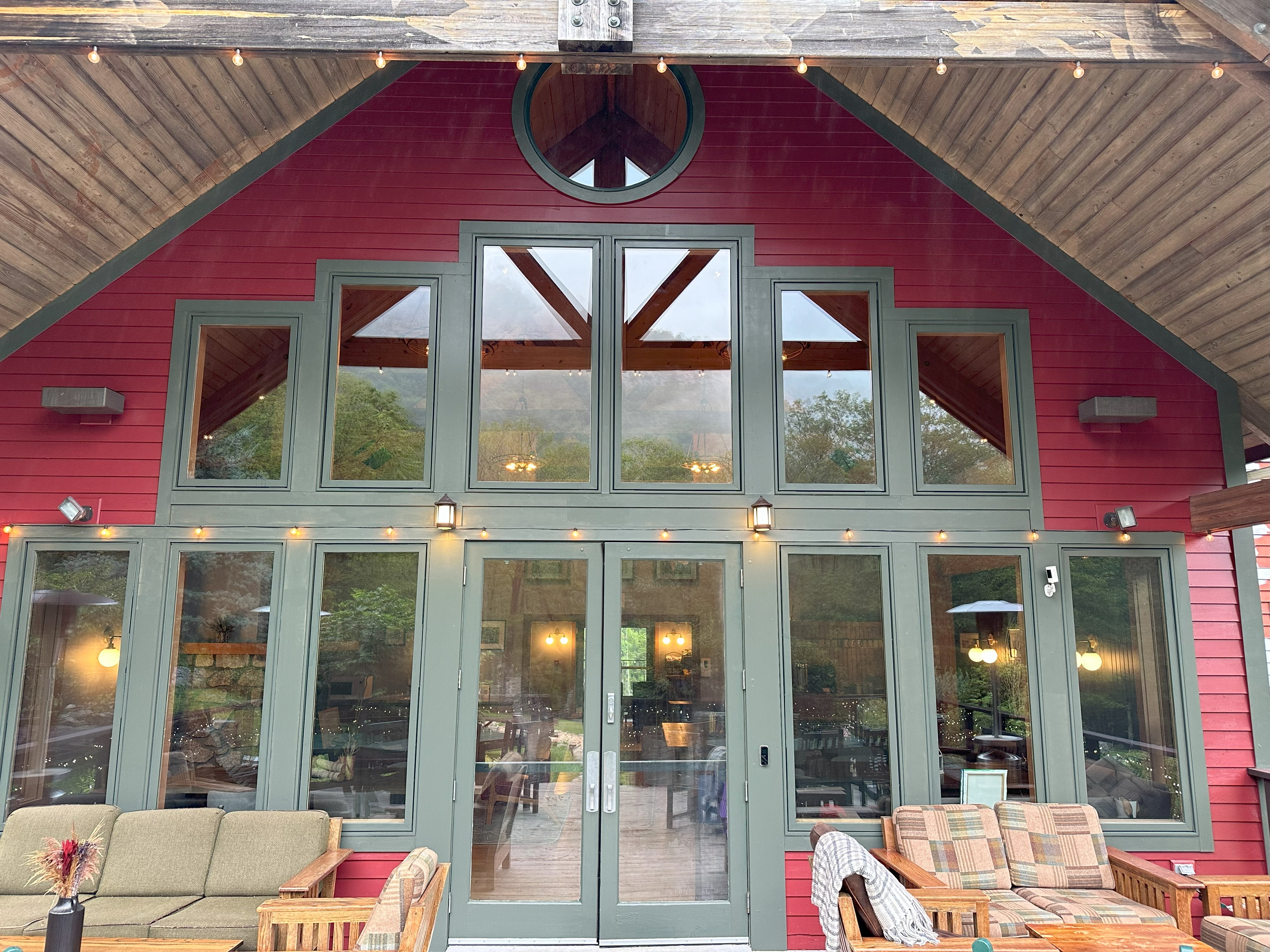 LOUNGE SEATING ON BACK DECK
