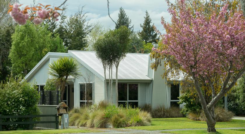 Three bedroom townhouse outside