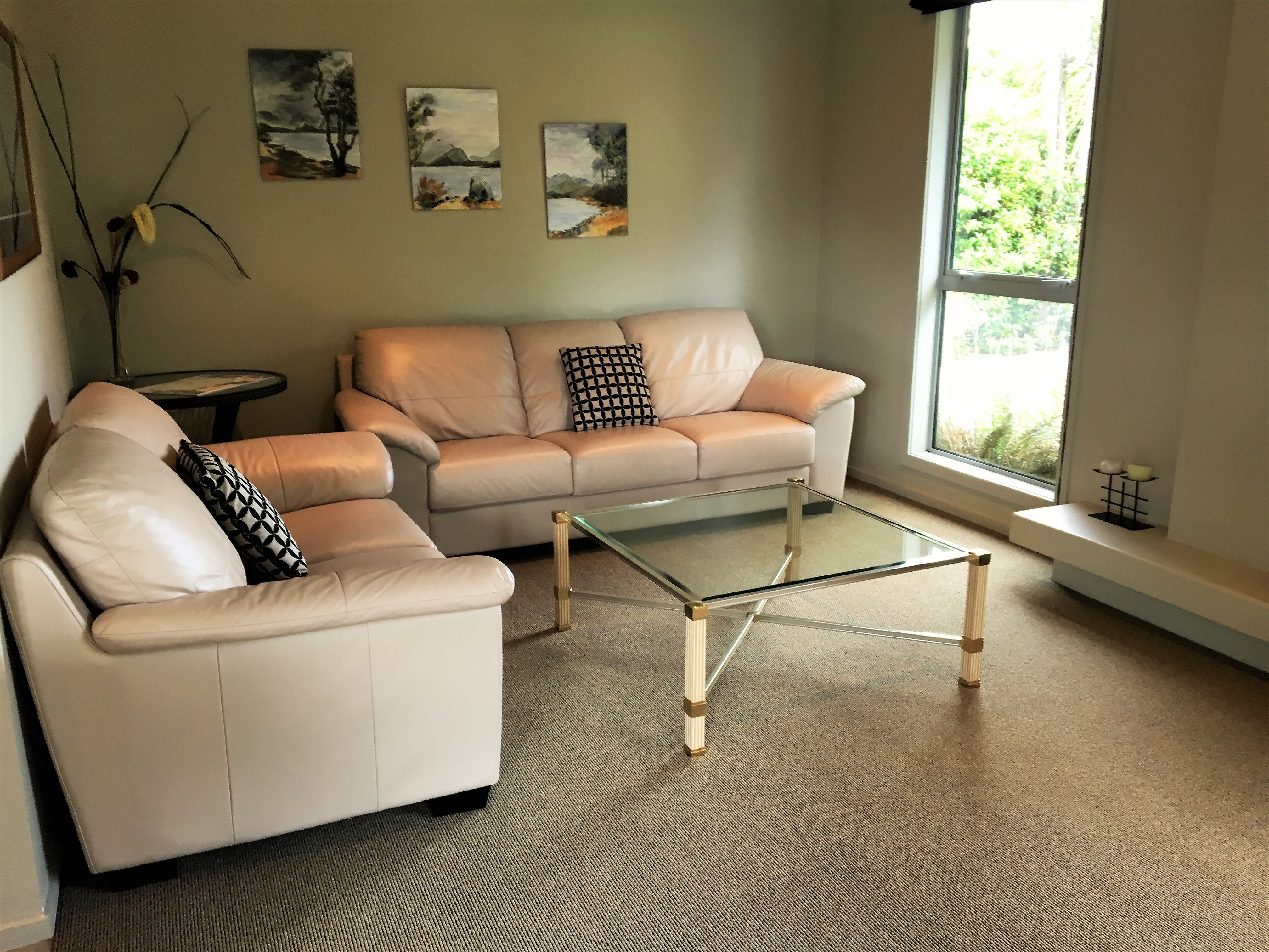 3 bedroom townhouse lounge