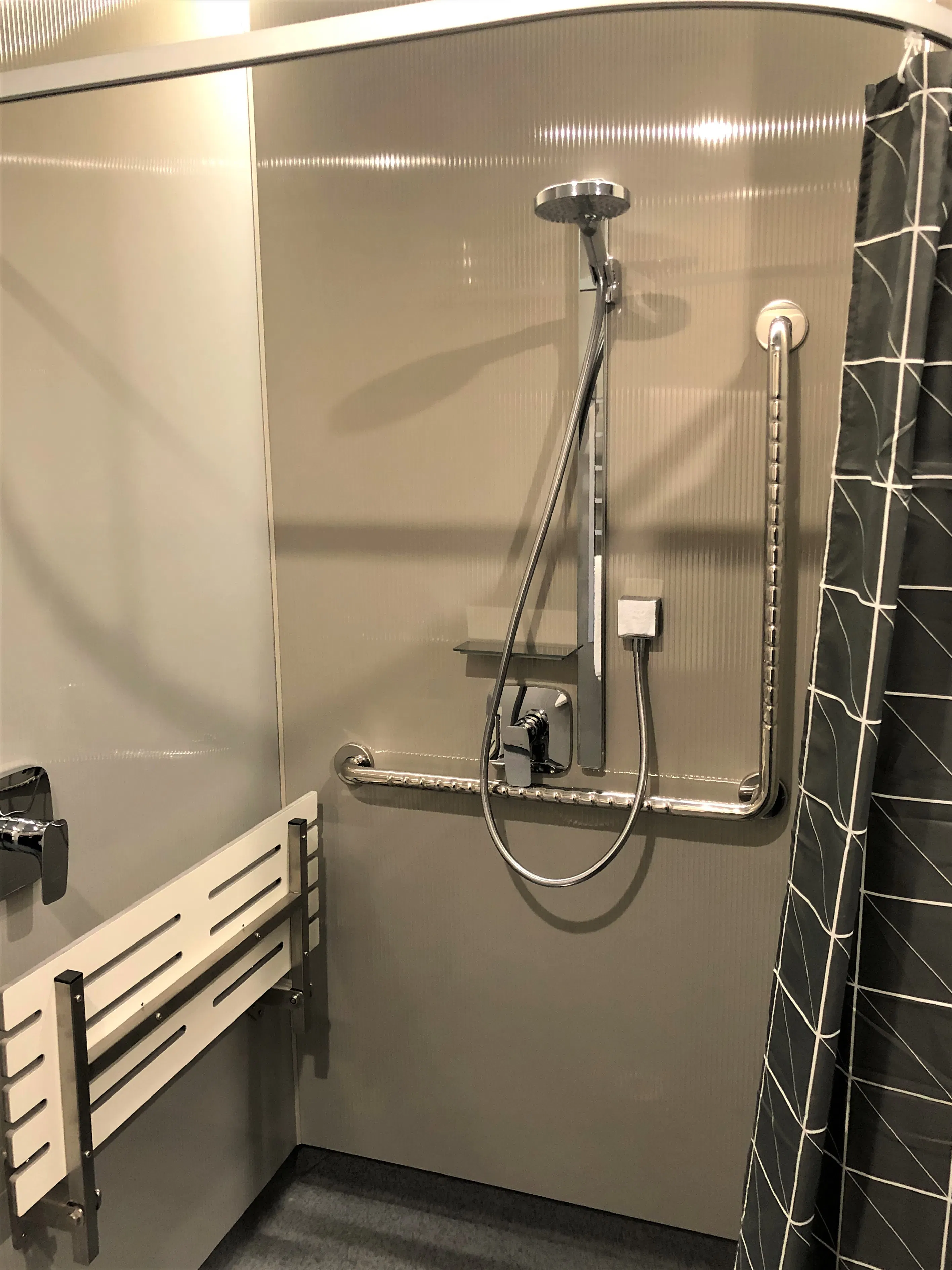 Tanara Access Shower