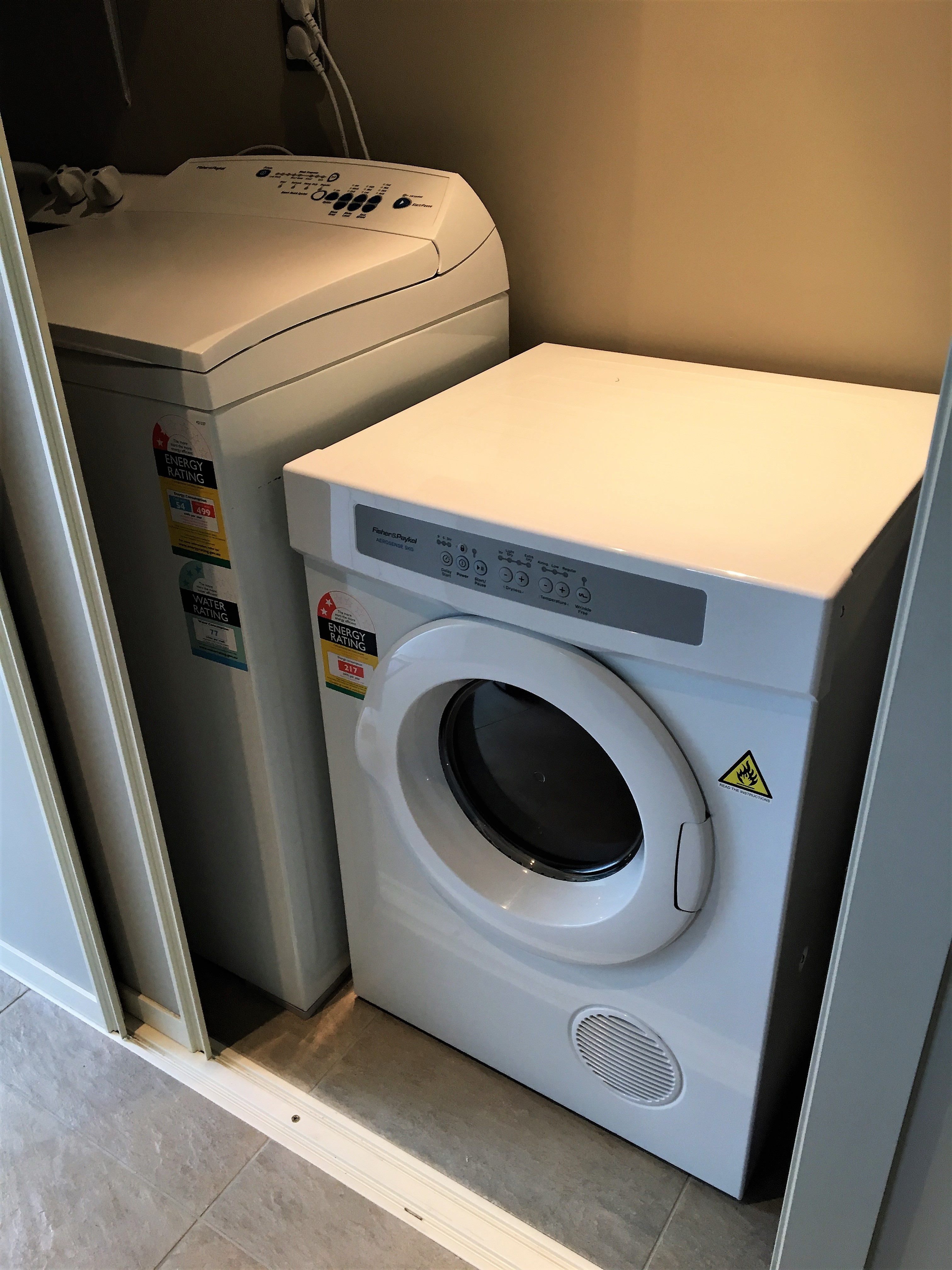 3 bedroom townhouse laundry