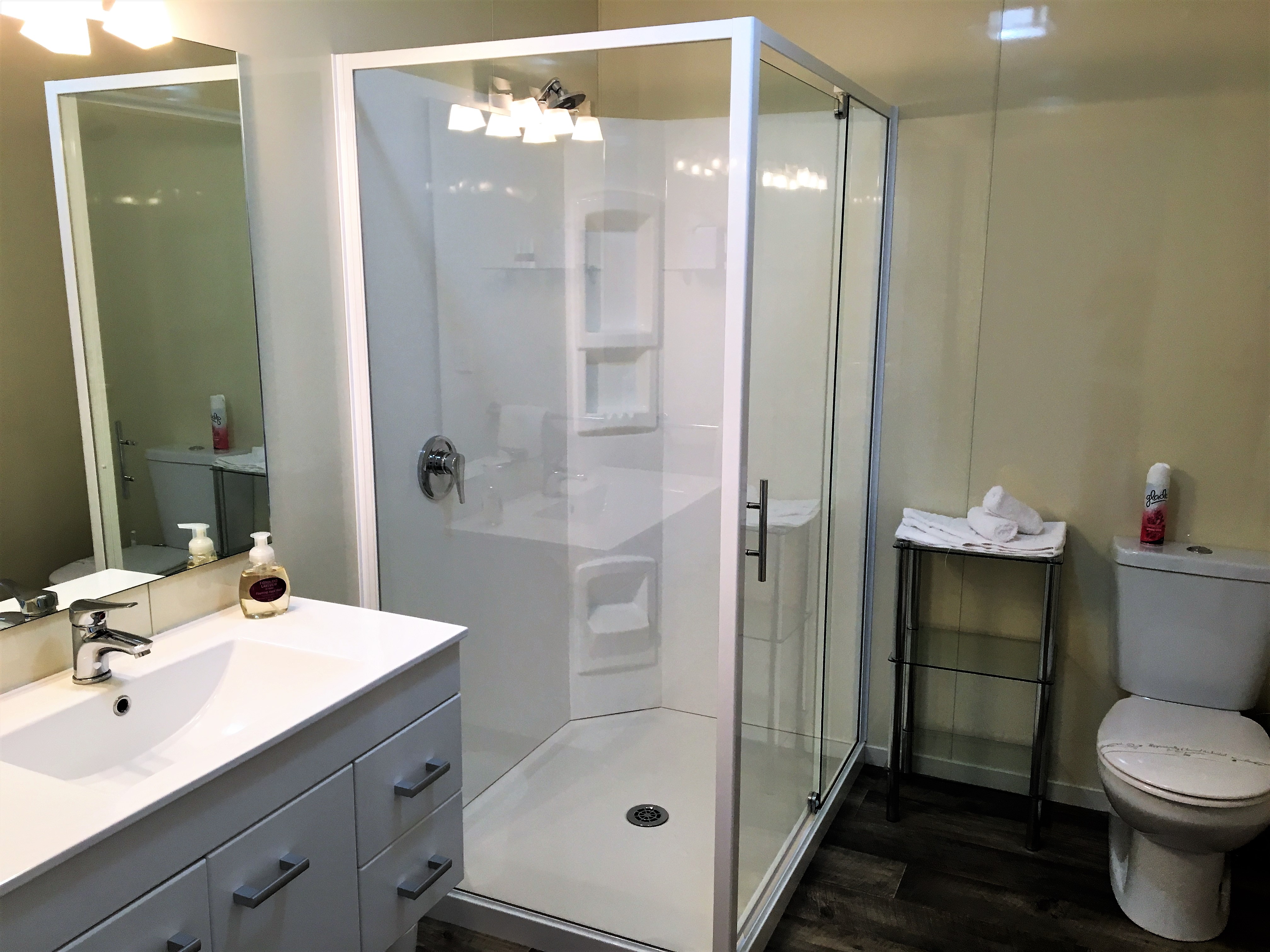 One bedroom king bathroom