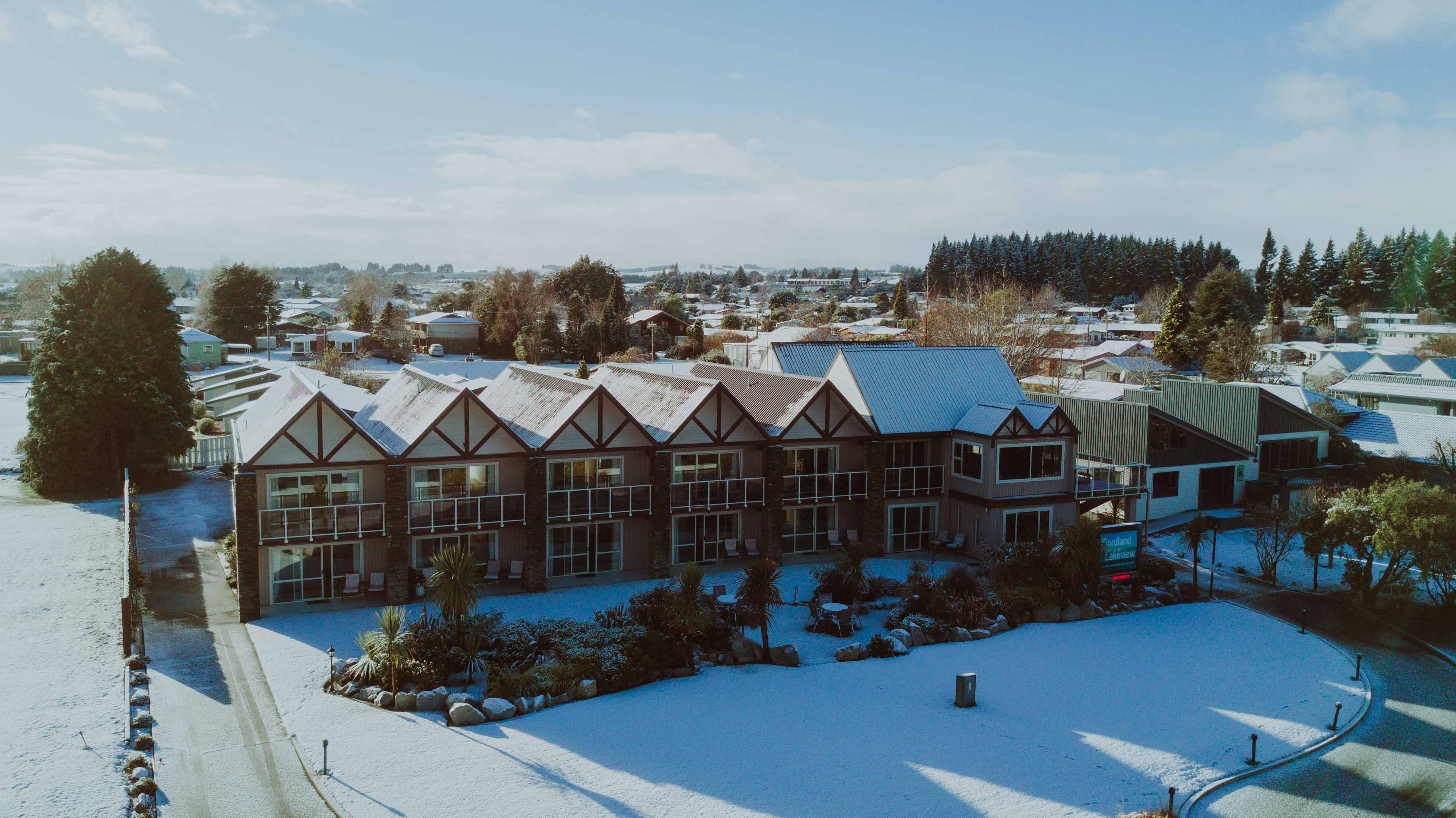 Fiordland Lakeview in snow