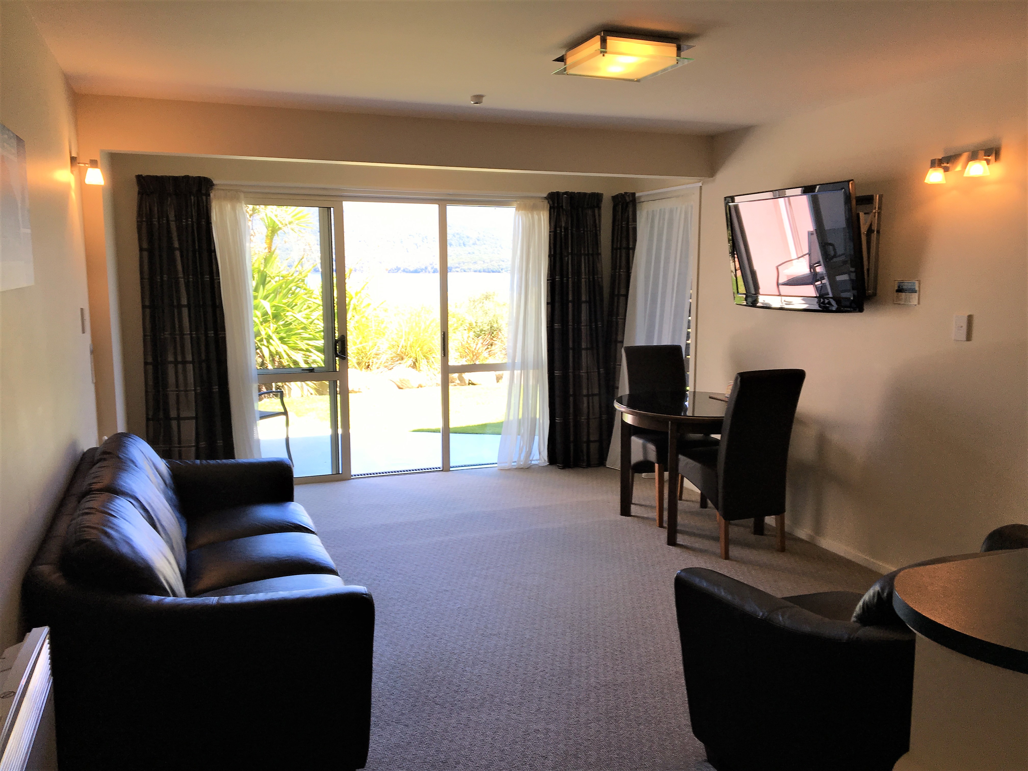 One bedroom king lounge