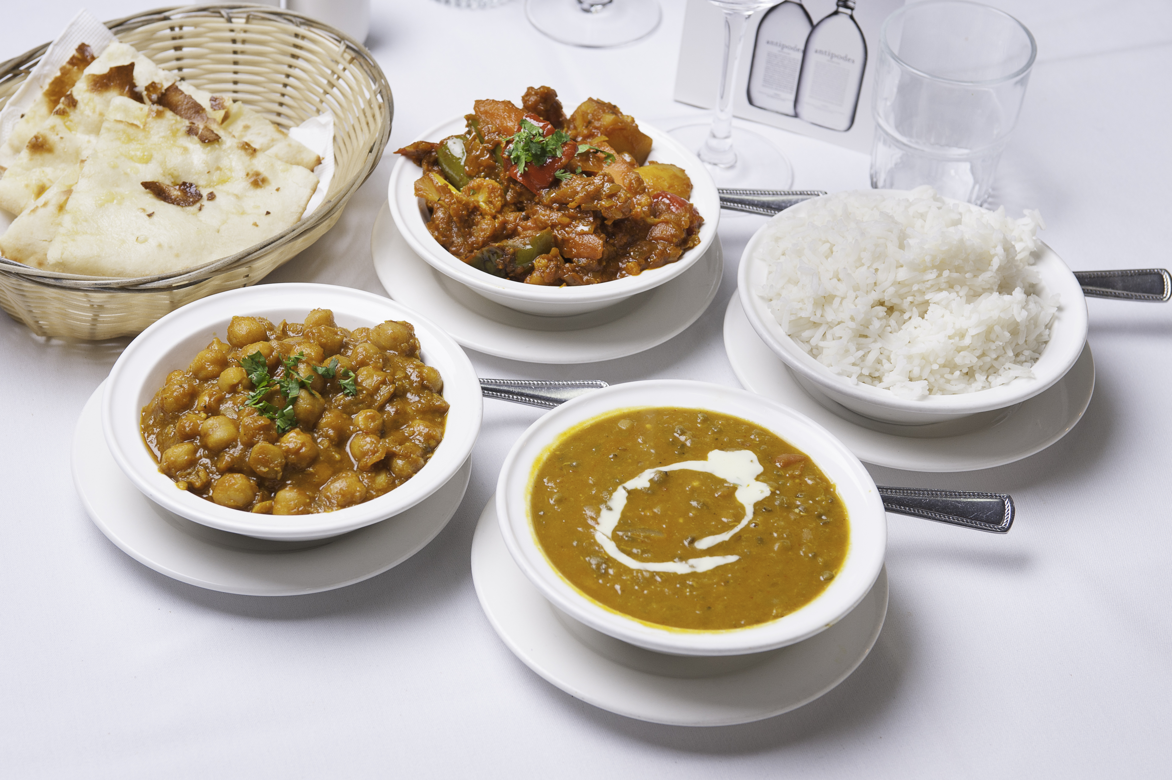 Delicious Indian dishes: flavourful curries, fluffy naan, and fragrant rice.