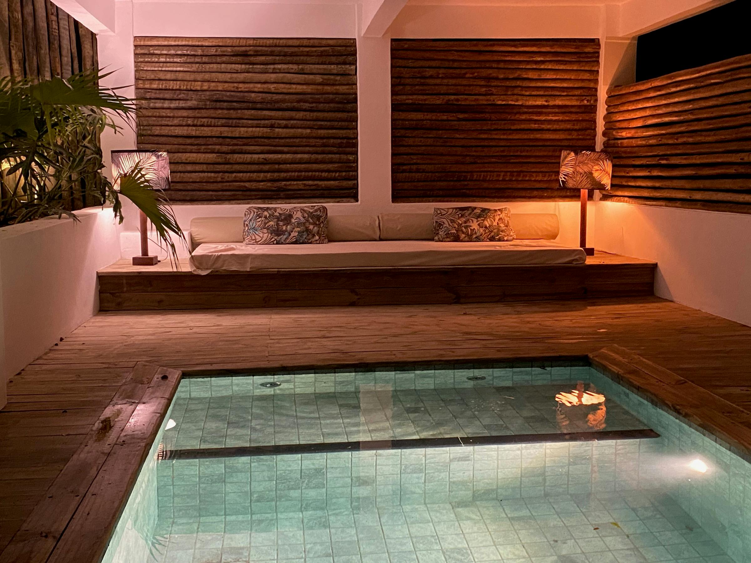 bungalo de lux with pool
