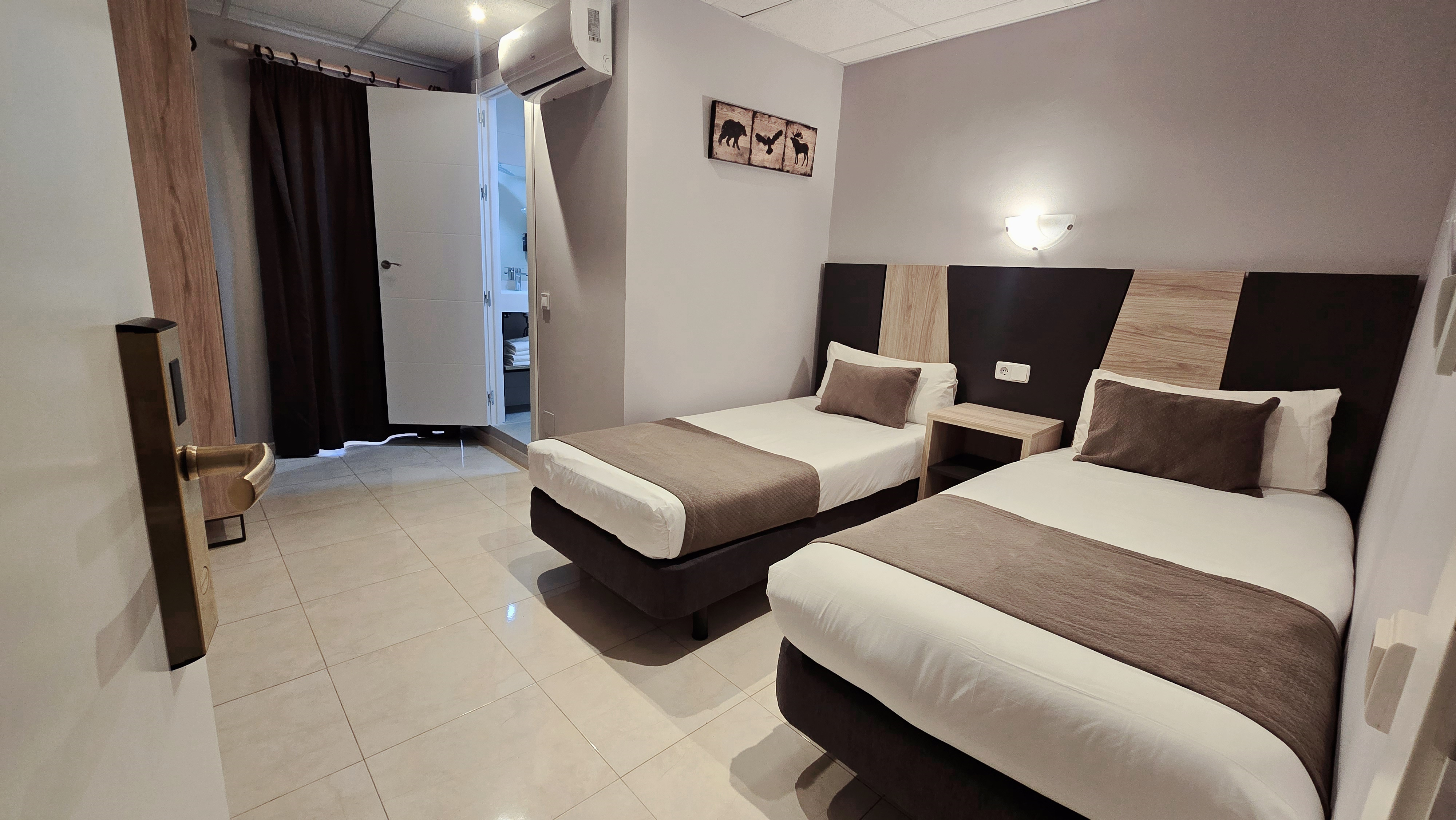 Zweibettzimmer mit seitlichem Meerblick