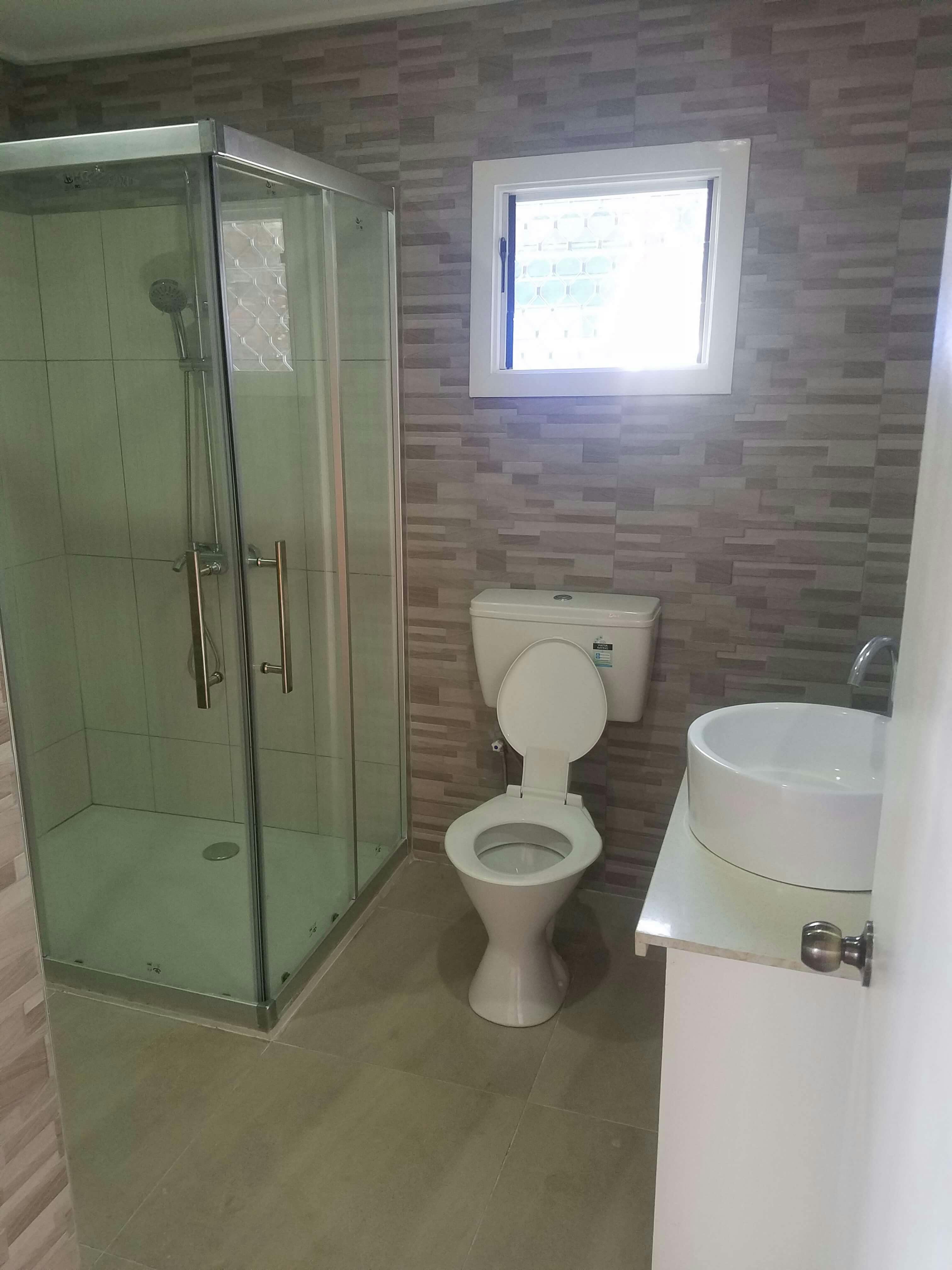 Bathroom and toilet in Villa Level 1